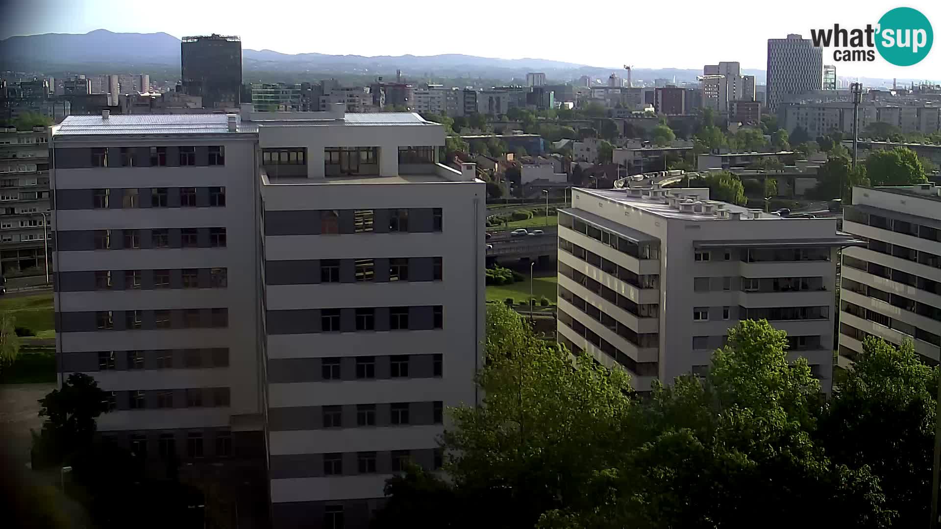 Rotonda en vivo que cruza Slavonska y Marin Držić Avenue en Zagreb webcam