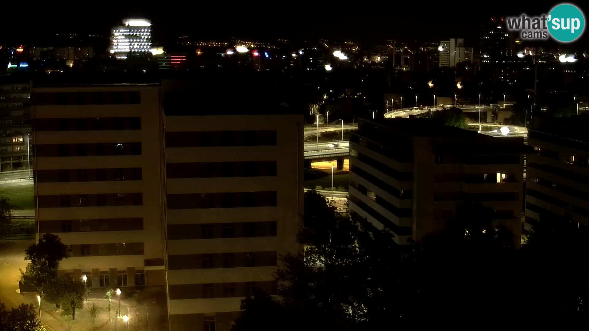 Rotonda en vivo que cruza Slavonska y Marin Držić Avenue en Zagreb webcam