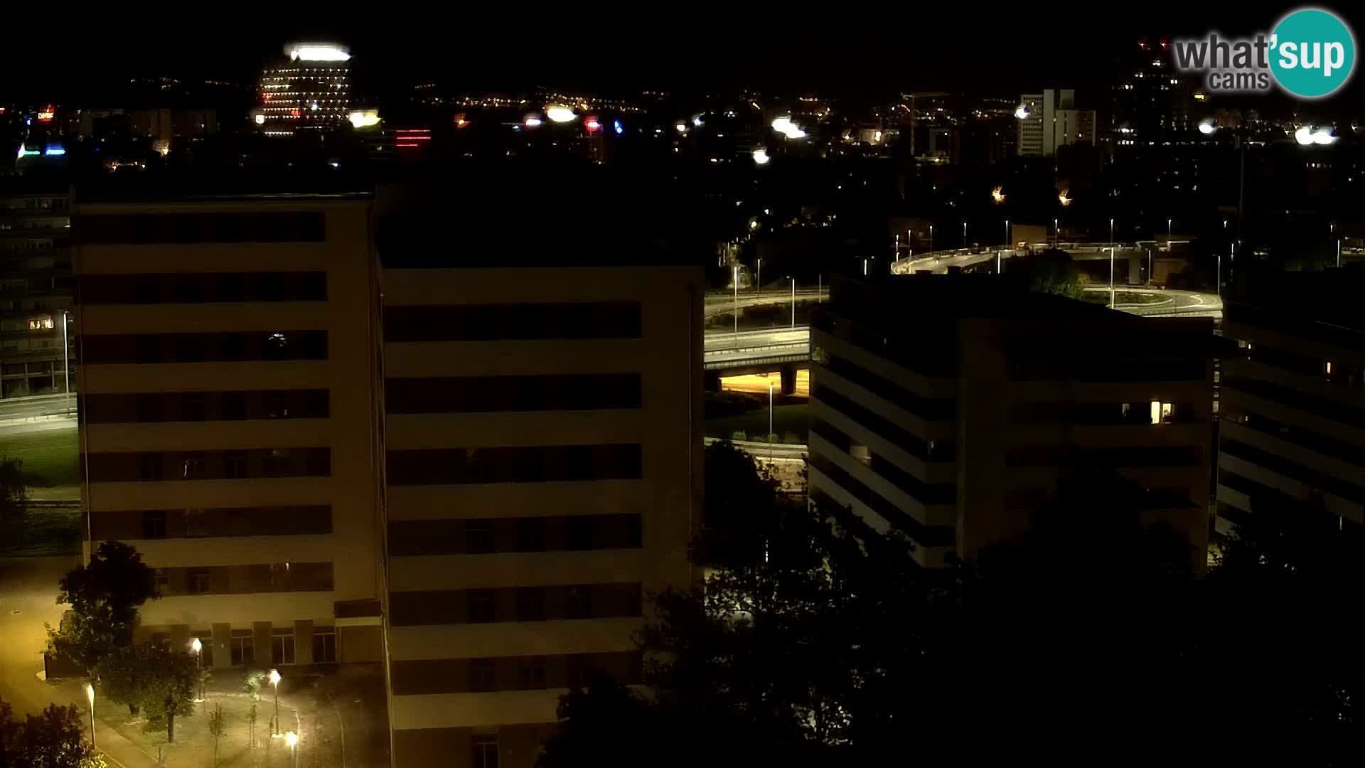 Rotonda en vivo que cruza Slavonska y Marin Držić Avenue en Zagreb webcam