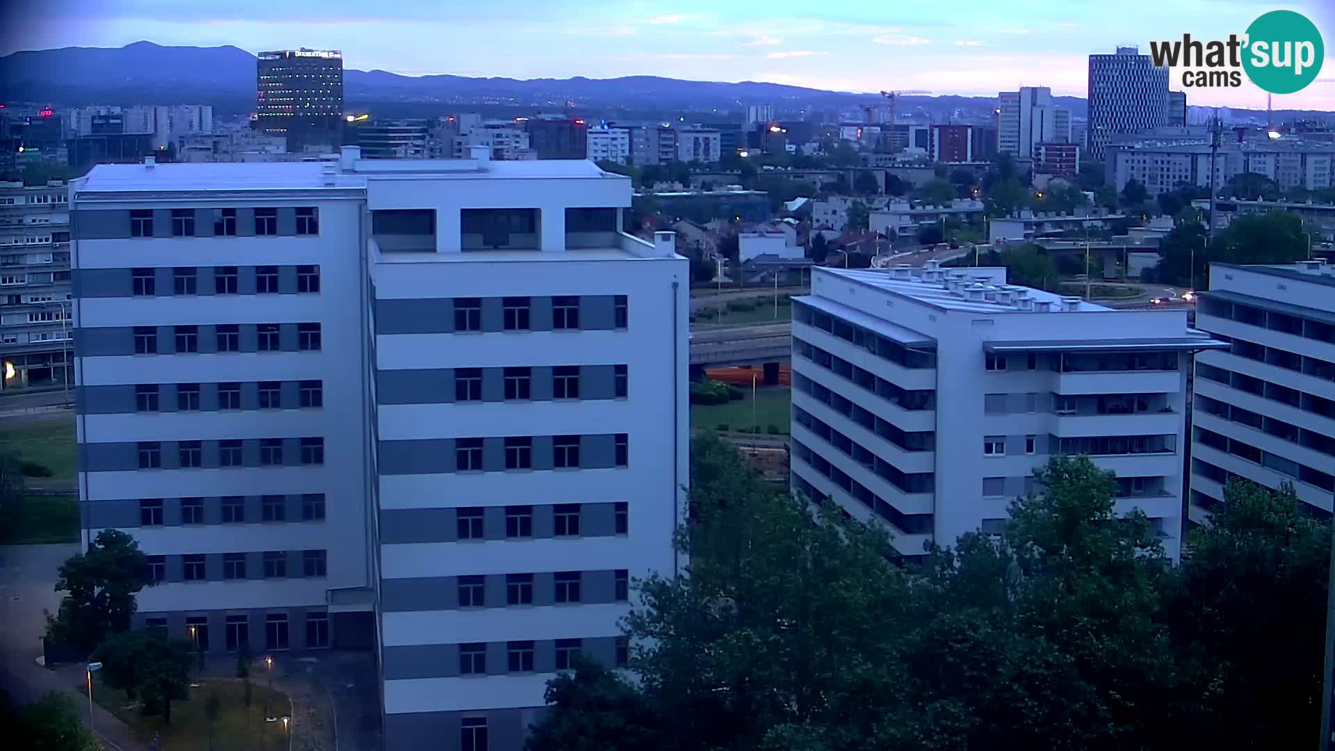 Rotonda en vivo que cruza Slavonska y Marin Držić Avenue en Zagreb webcam