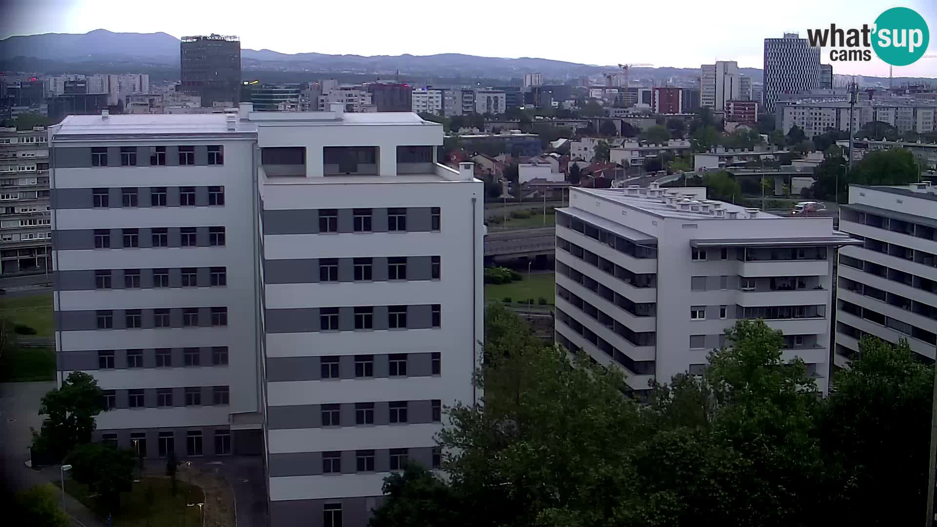 Rotonda en vivo que cruza Slavonska y Marin Držić Avenue en Zagreb webcam