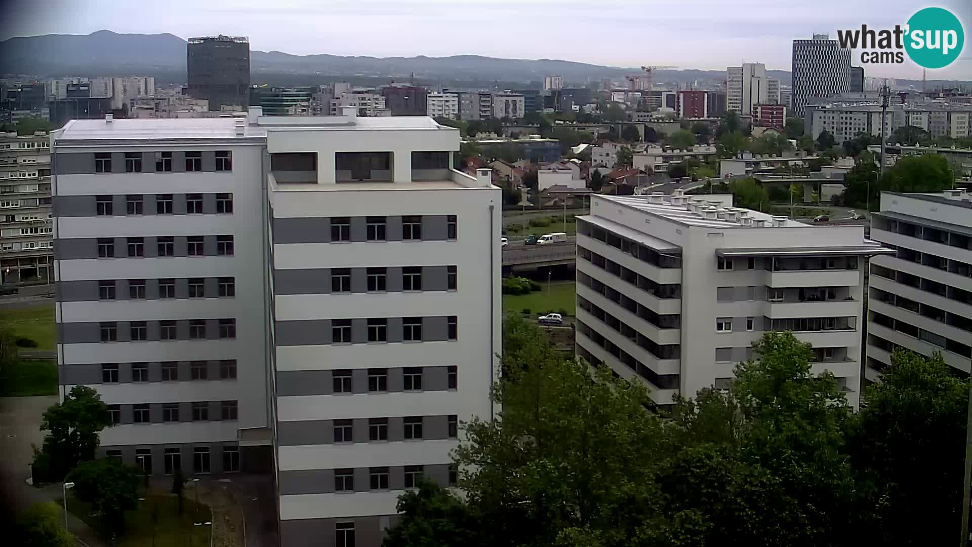 Rotonda en vivo que cruza Slavonska y Marin Držić Avenue en Zagreb webcam