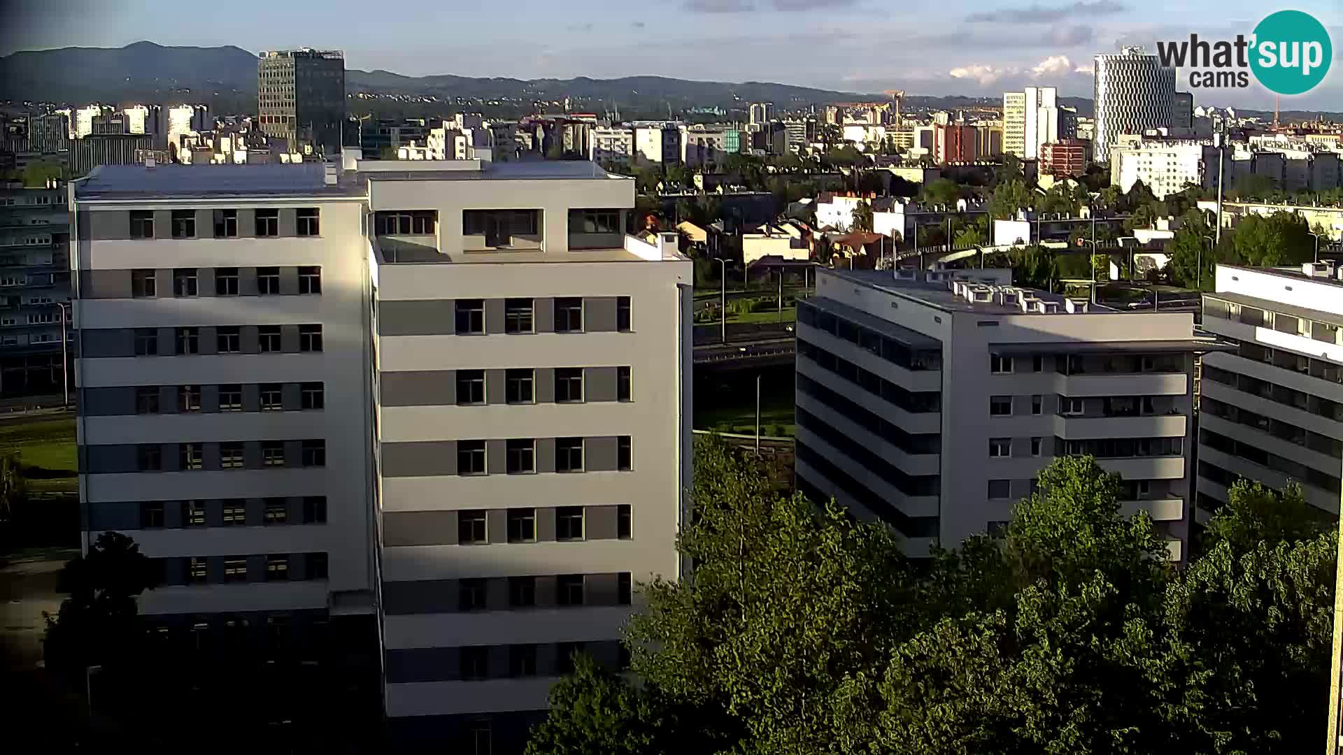 Rond-point en direct traversant les avenues Slavonska et Marin Držić à Zagreb webcam