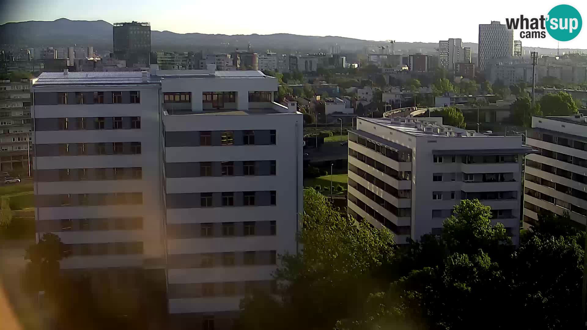 Rotonda en vivo que cruza Slavonska y Marin Držić Avenue en Zagreb webcam