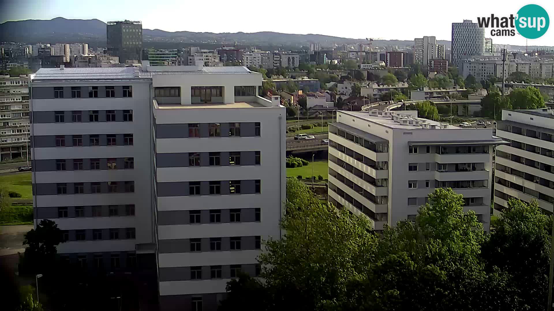 Rotonda en vivo que cruza Slavonska y Marin Držić Avenue en Zagreb webcam