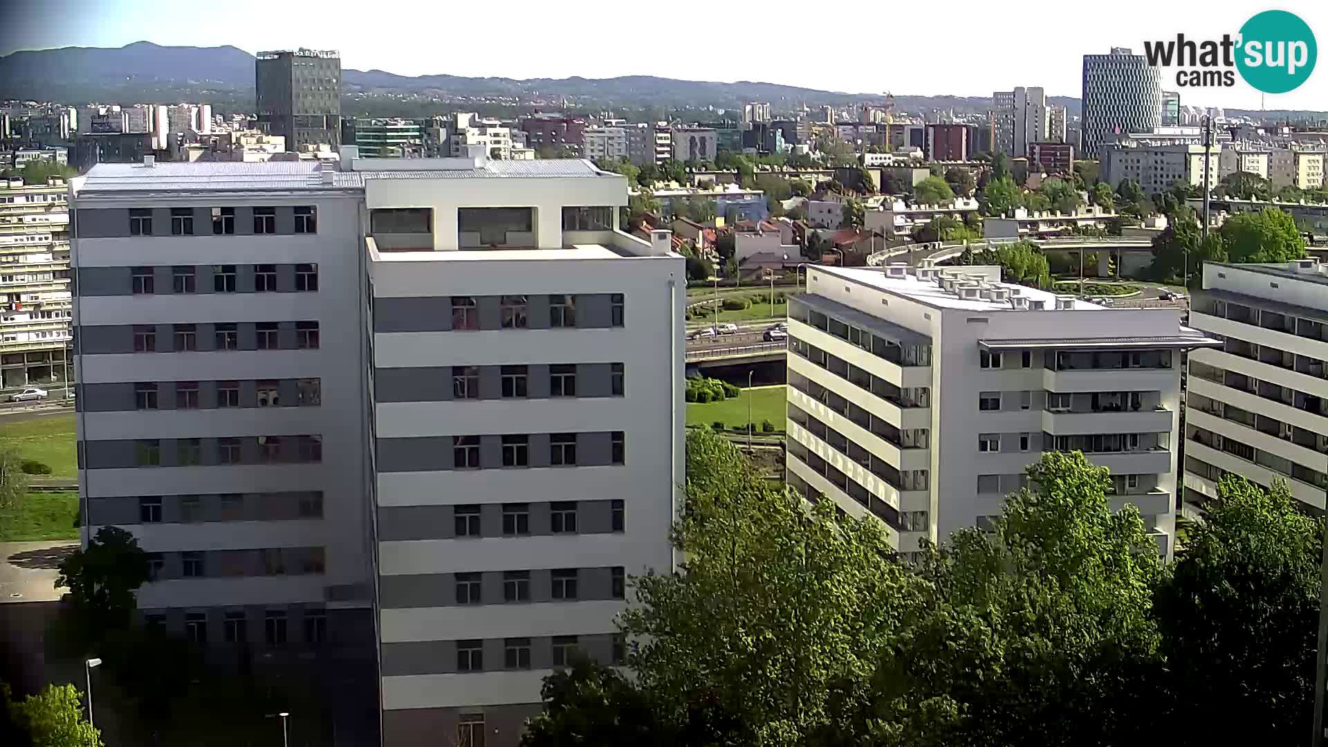 Rotonda en vivo que cruza Slavonska y Marin Držić Avenue en Zagreb webcam