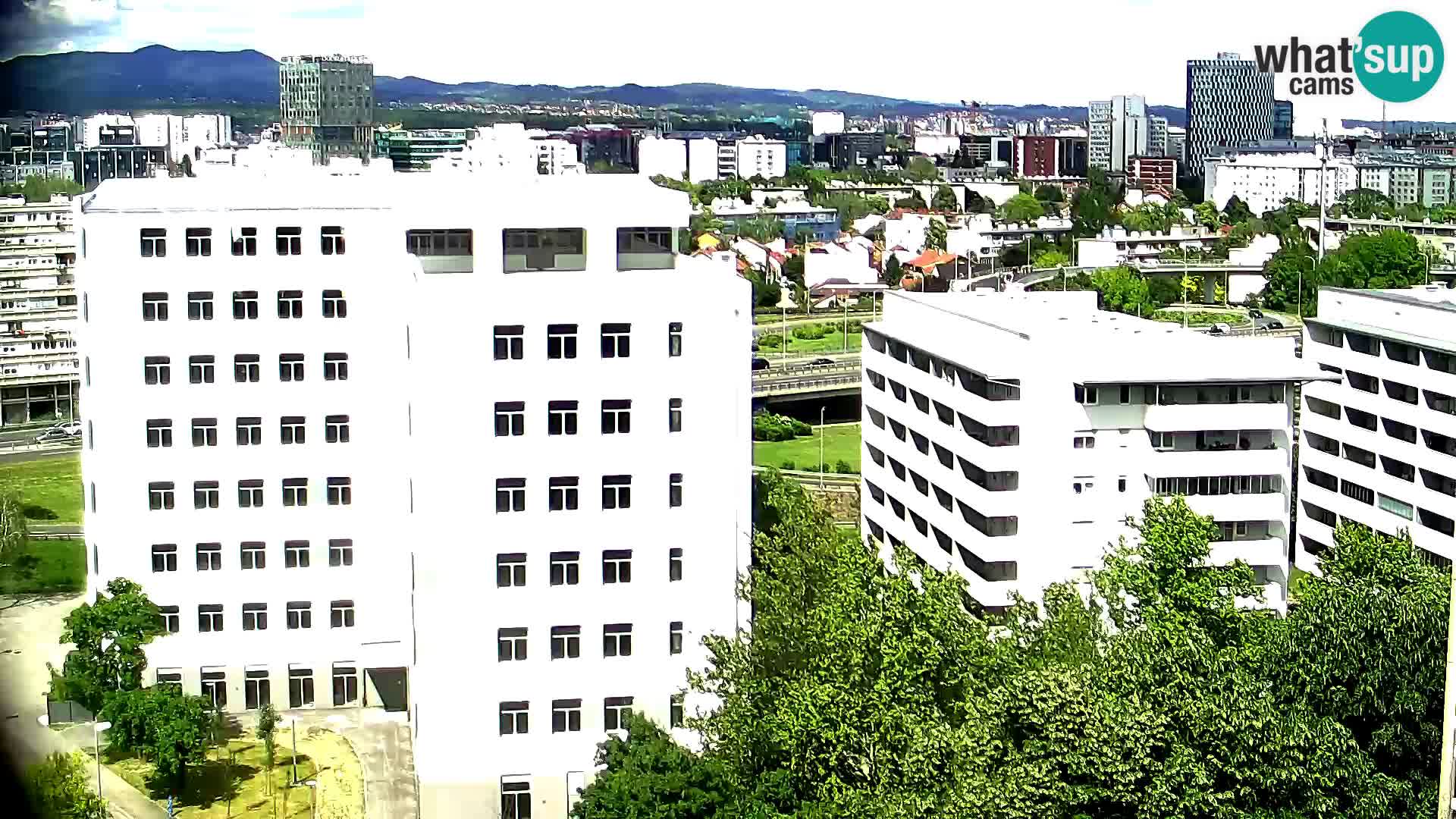Rotonda en vivo que cruza Slavonska y Marin Držić Avenue en Zagreb webcam