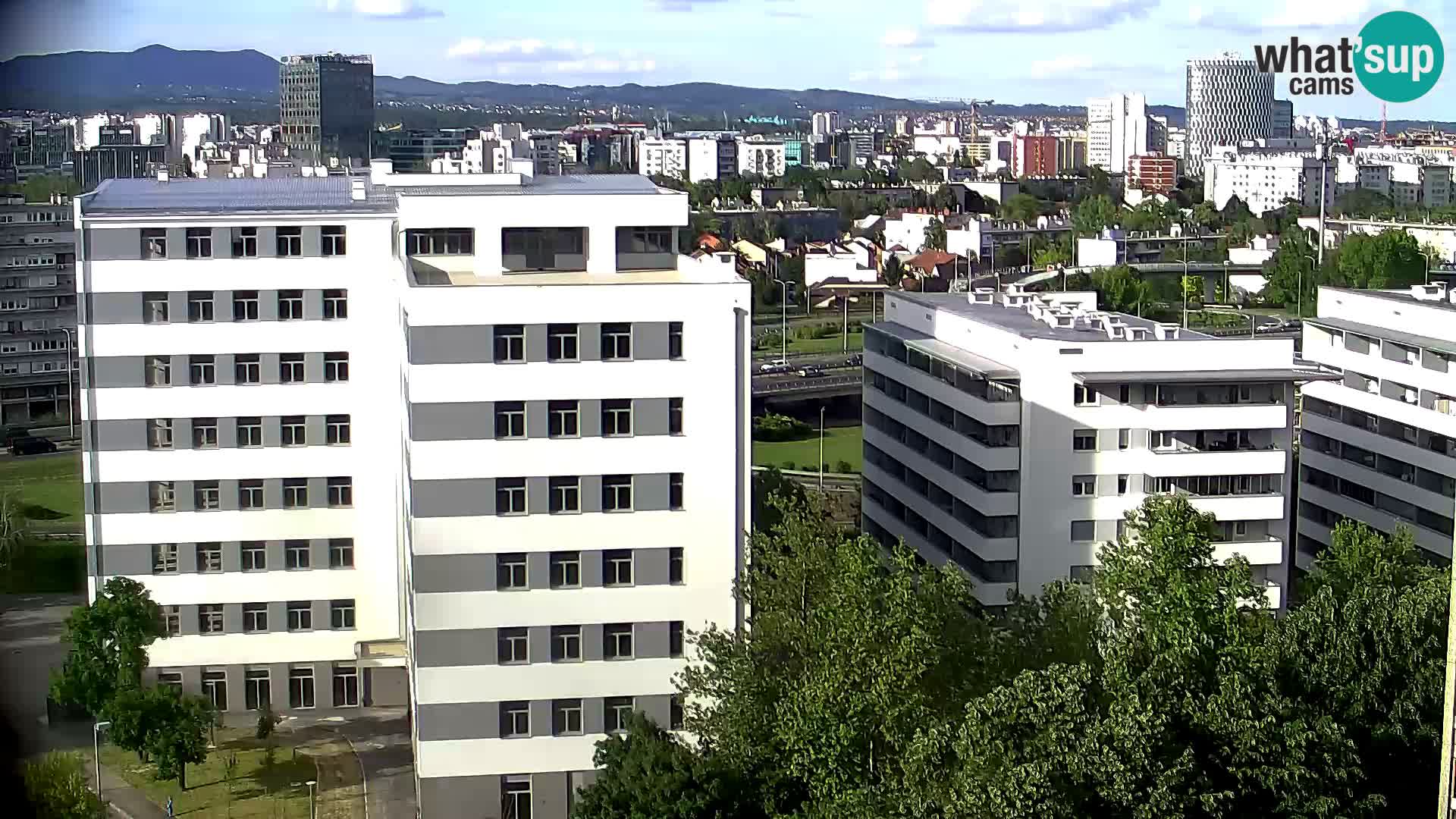 Rotonda en vivo que cruza Slavonska y Marin Držić Avenue en Zagreb webcam