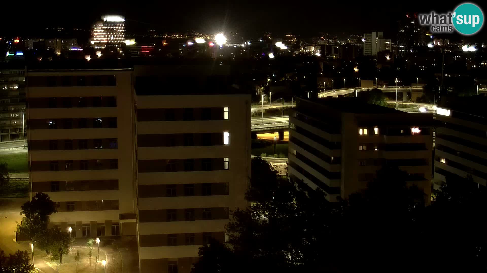Rotonda en vivo que cruza Slavonska y Marin Držić Avenue en Zagreb webcam
