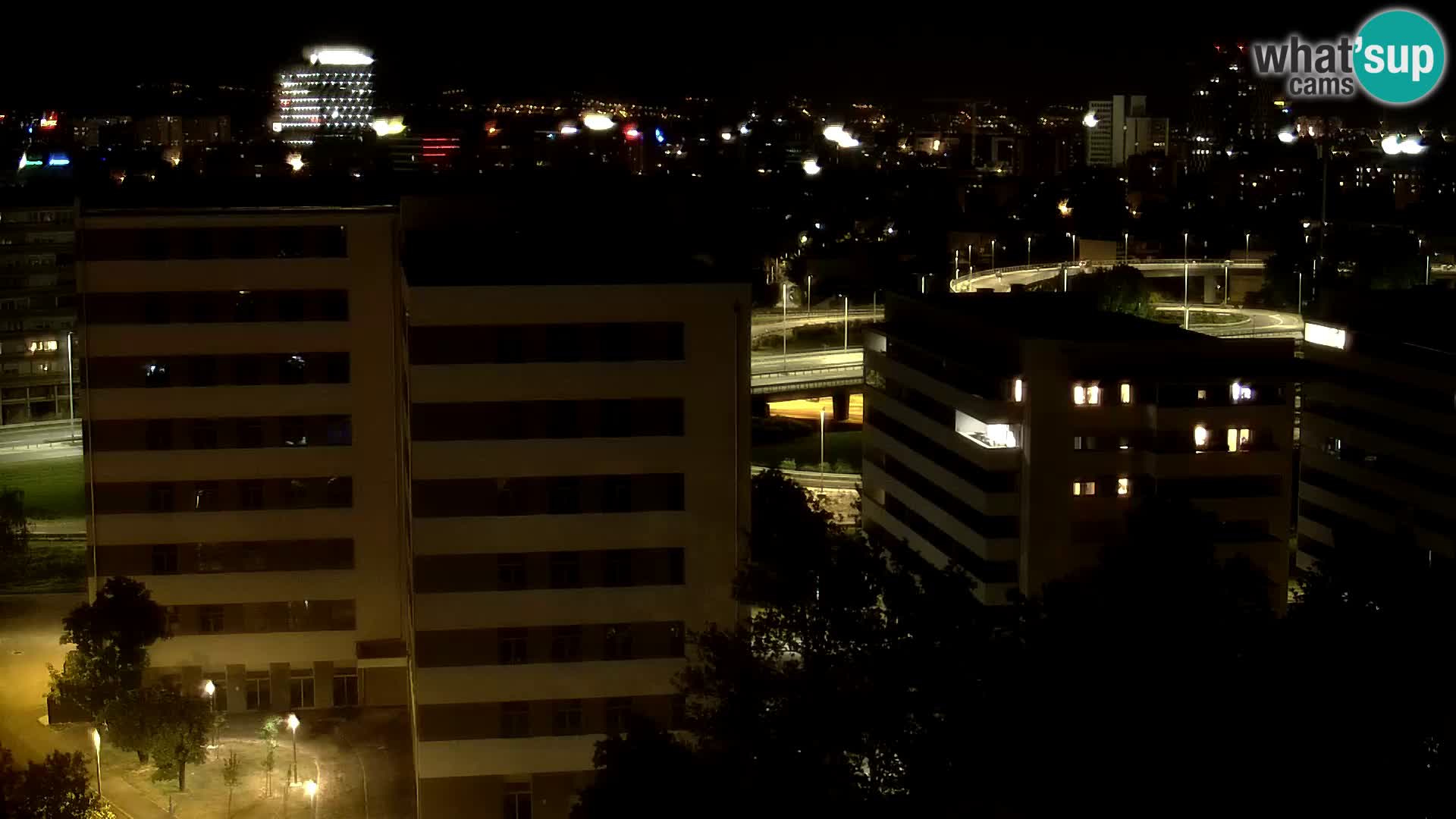 Rotonda en vivo que cruza Slavonska y Marin Držić Avenue en Zagreb webcam