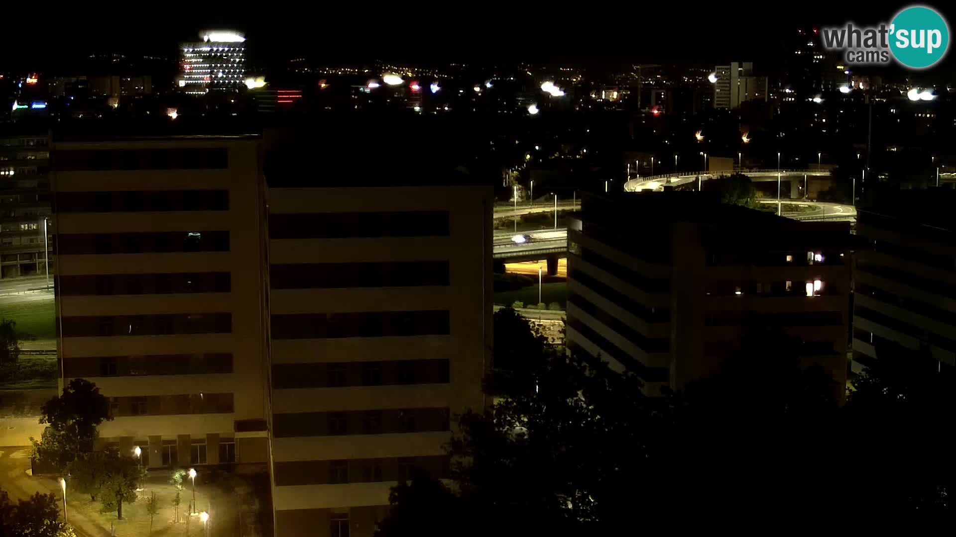 Rotonda en vivo que cruza Slavonska y Marin Držić Avenue en Zagreb webcam