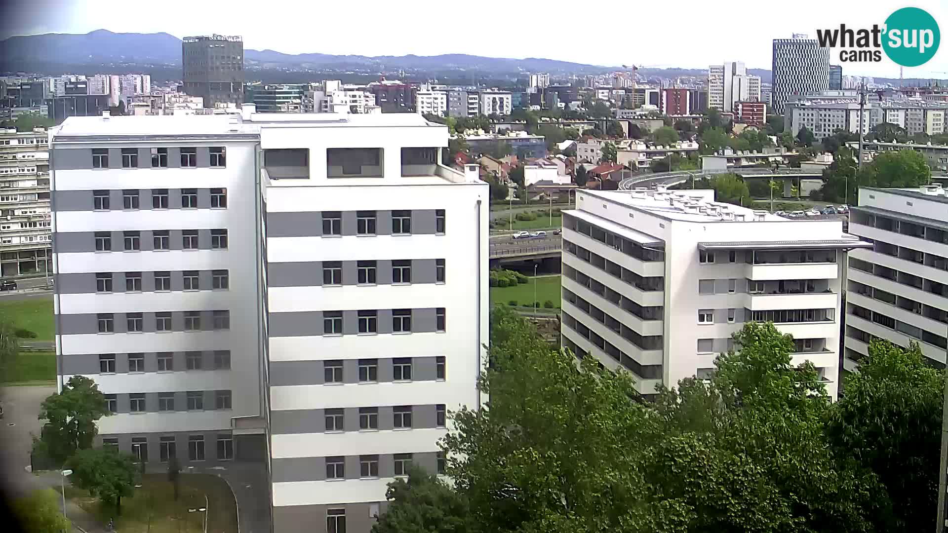 Rotonda en vivo que cruza Slavonska y Marin Držić Avenue en Zagreb webcam