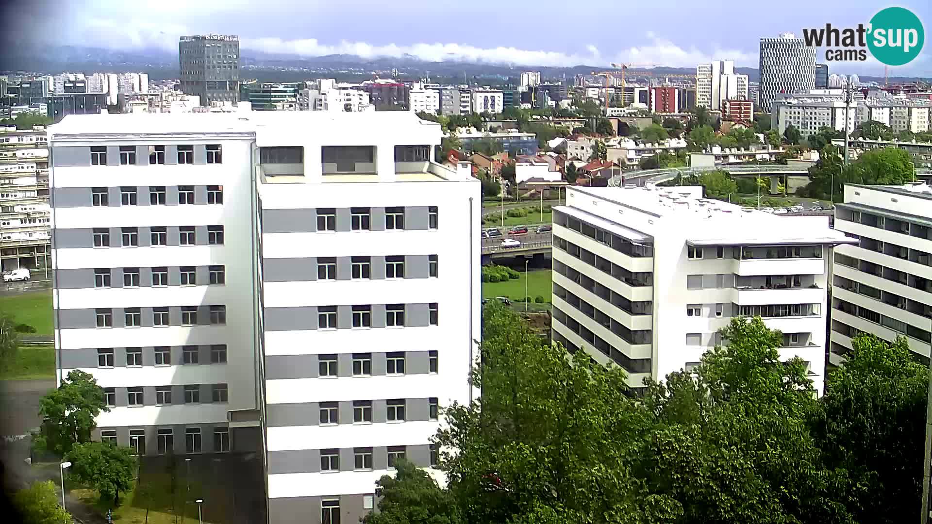 Rotonda en vivo que cruza Slavonska y Marin Držić Avenue en Zagreb webcam