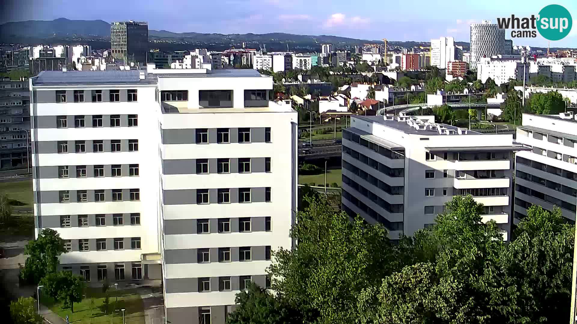 Rotonda en vivo que cruza Slavonska y Marin Držić Avenue en Zagreb webcam