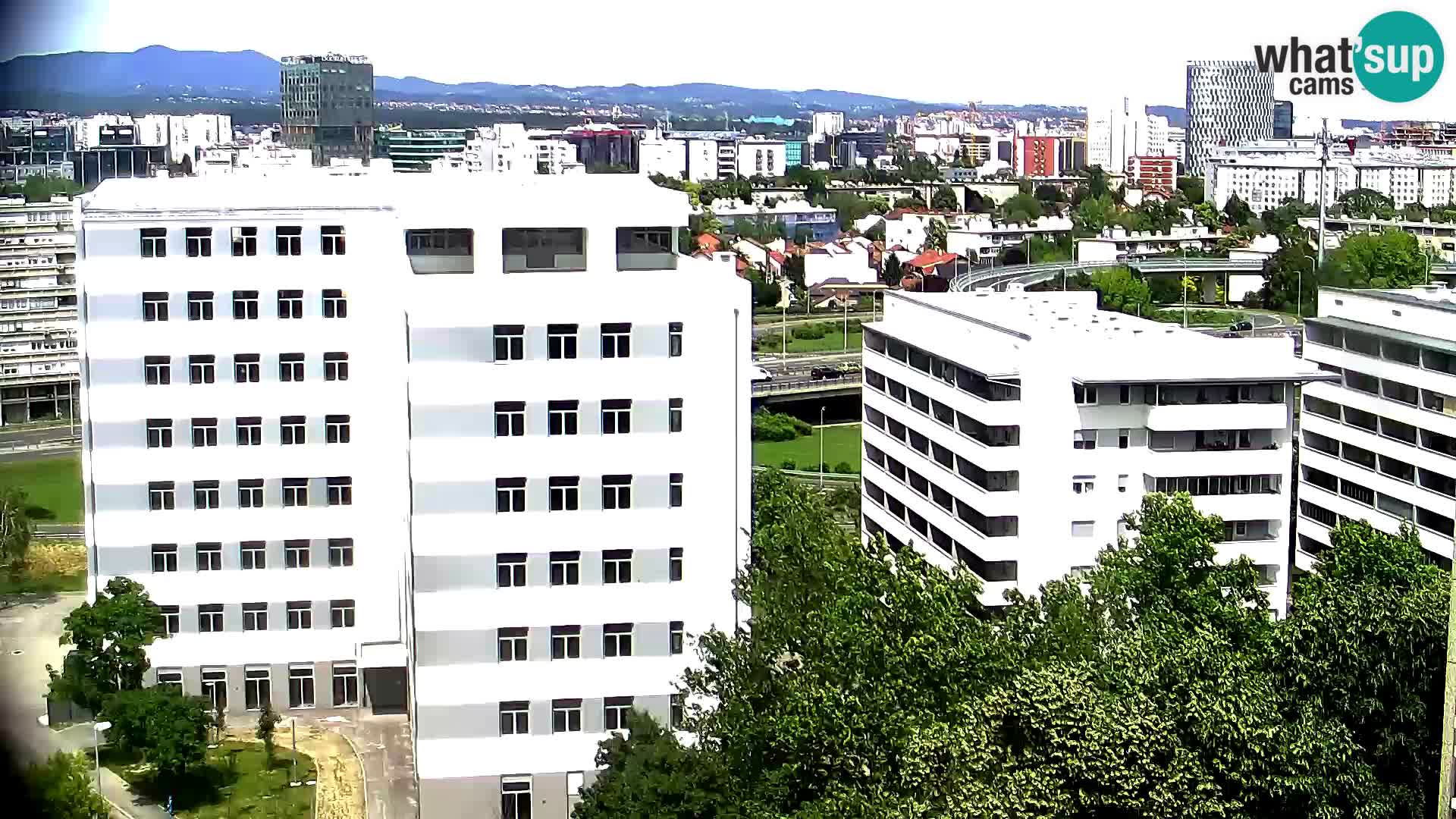 Rotonda en vivo que cruza Slavonska y Marin Držić Avenue en Zagreb webcam