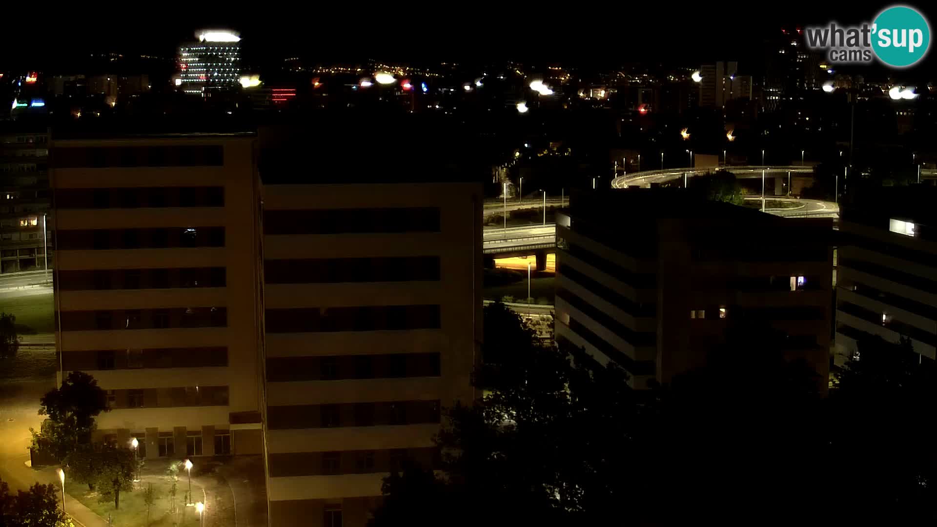 Rotonda en vivo que cruza Slavonska y Marin Držić Avenue en Zagreb webcam