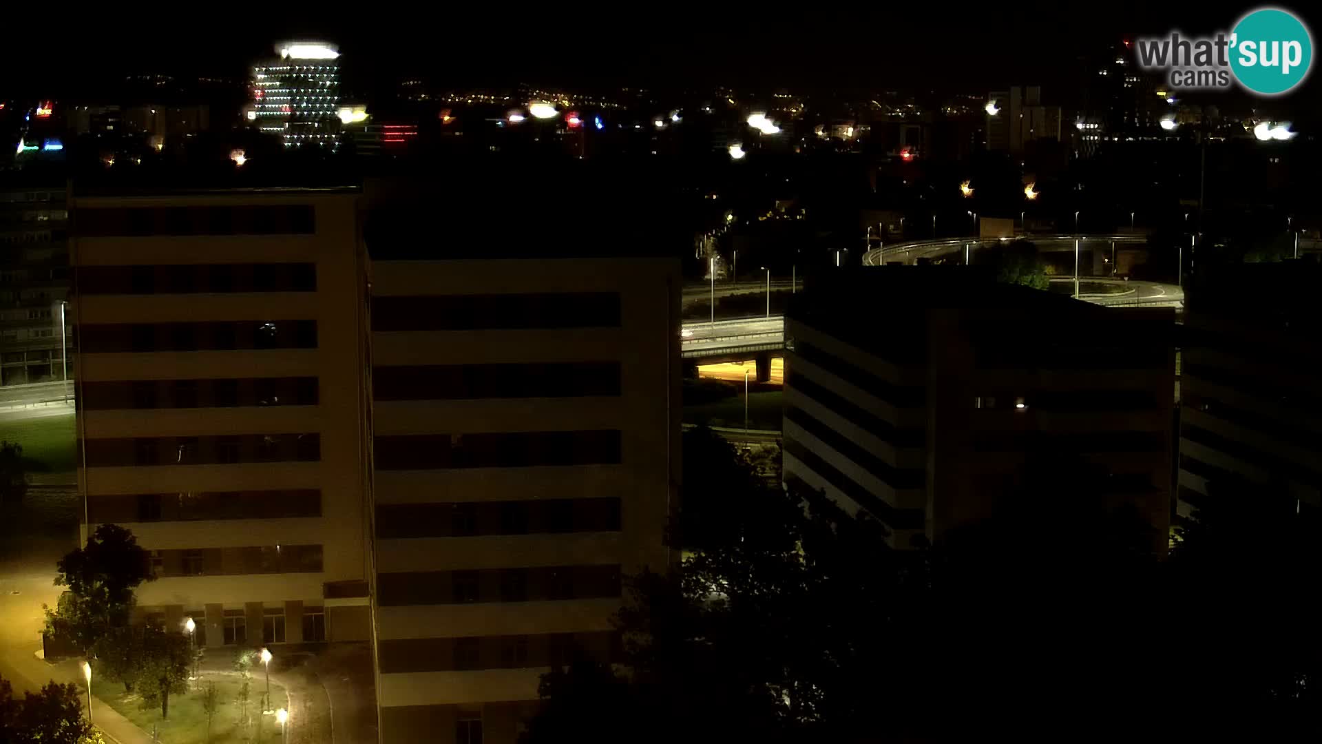 Rotonda en vivo que cruza Slavonska y Marin Držić Avenue en Zagreb webcam