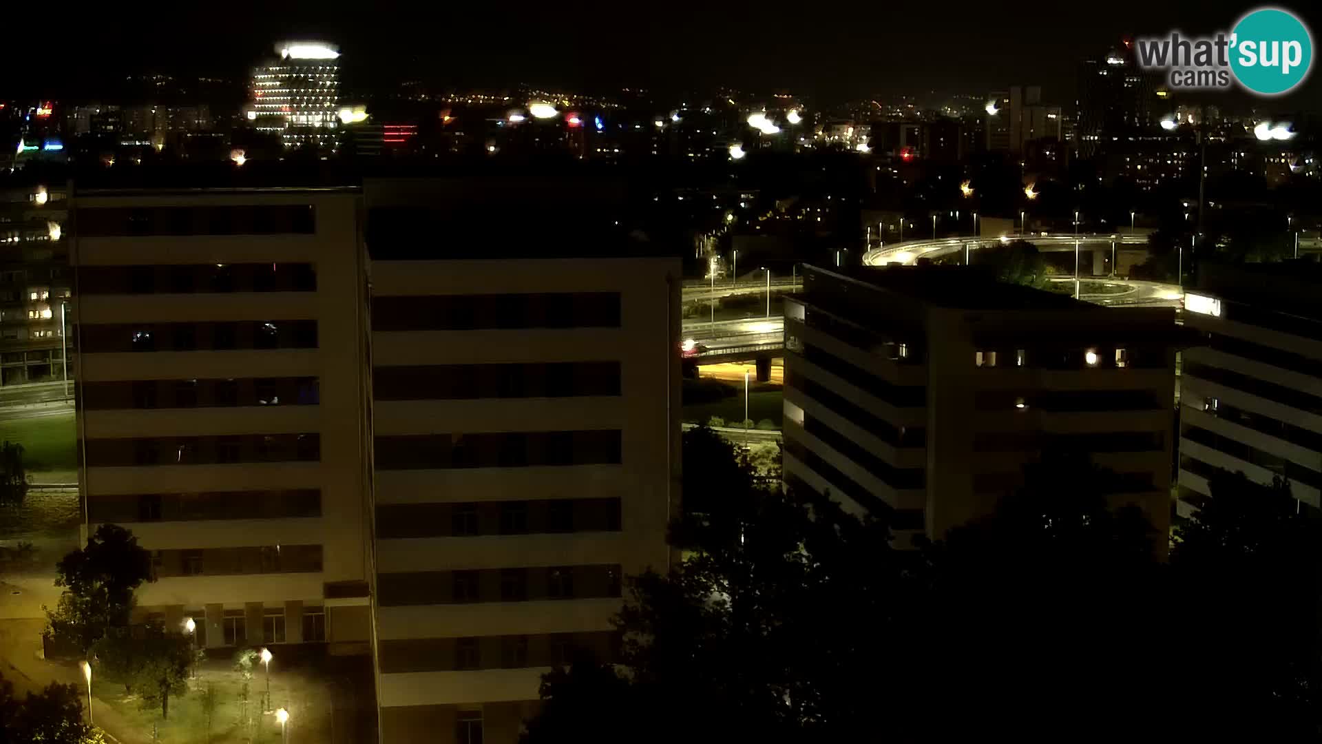 Rotonda en vivo que cruza Slavonska y Marin Držić Avenue en Zagreb webcam