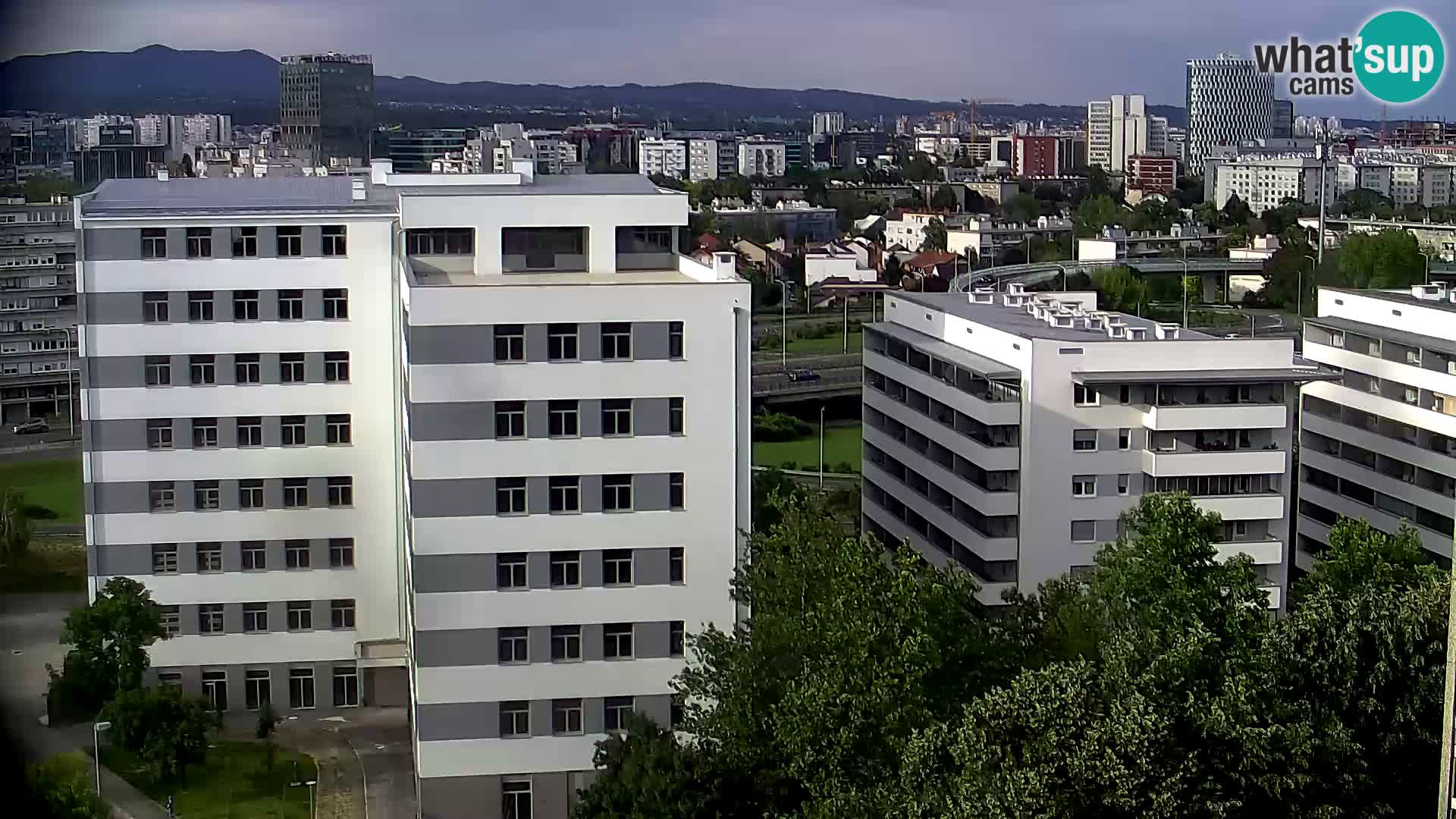 Rond-point en direct traversant les avenues Slavonska et Marin Držić à Zagreb webcam
