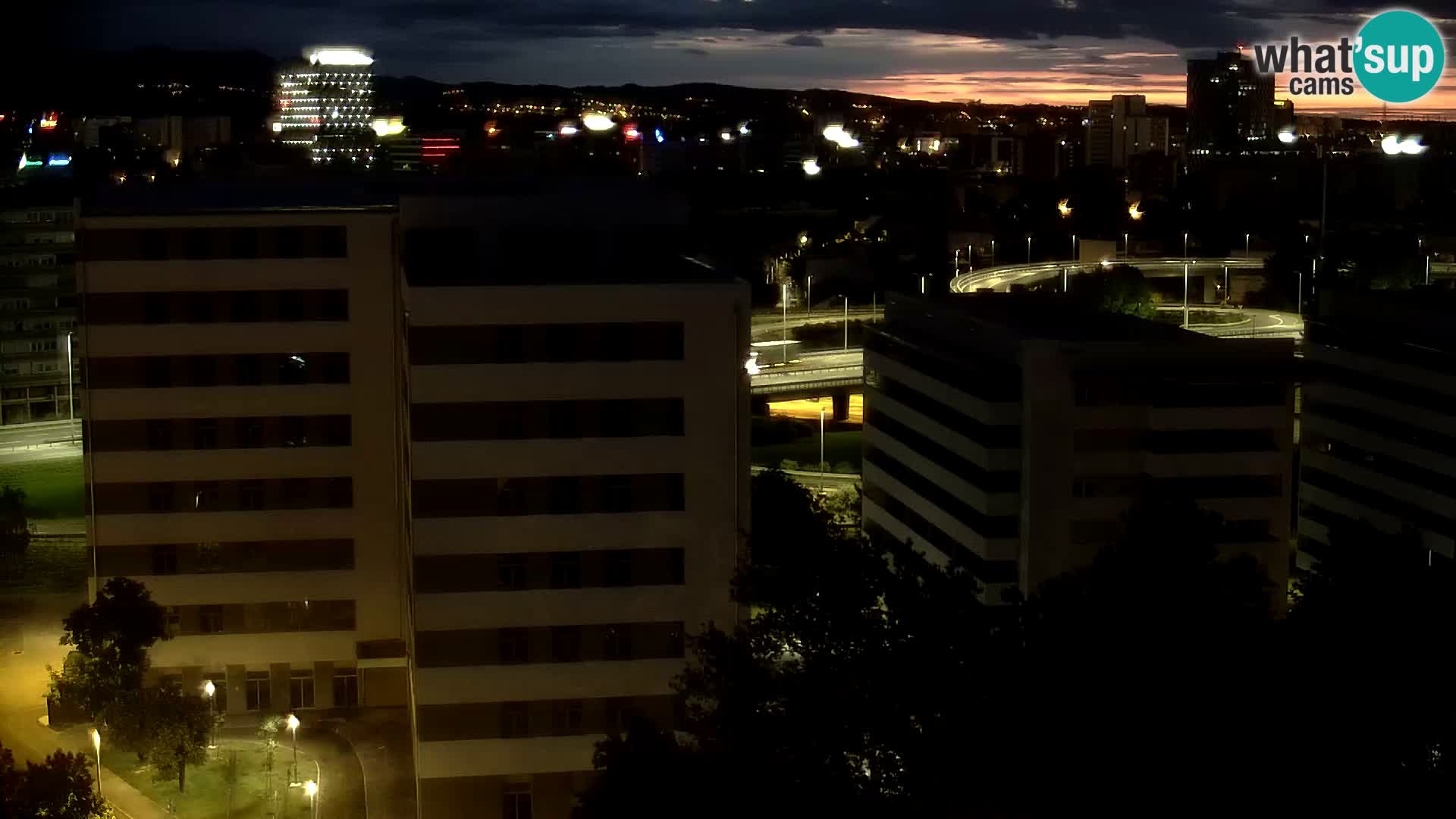 Rond-point en direct traversant les avenues Slavonska et Marin Držić à Zagreb webcam