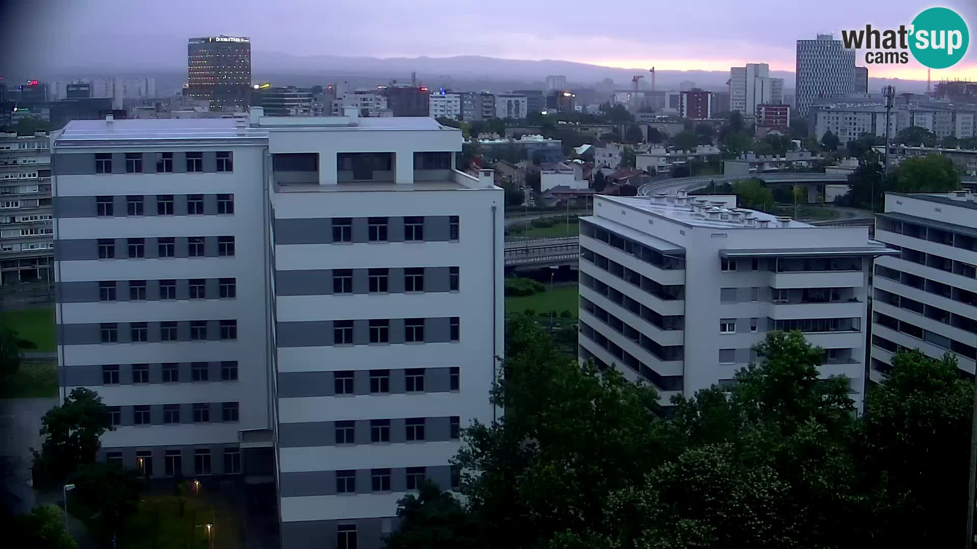 Rotonda en vivo que cruza Slavonska y Marin Držić Avenue en Zagreb webcam