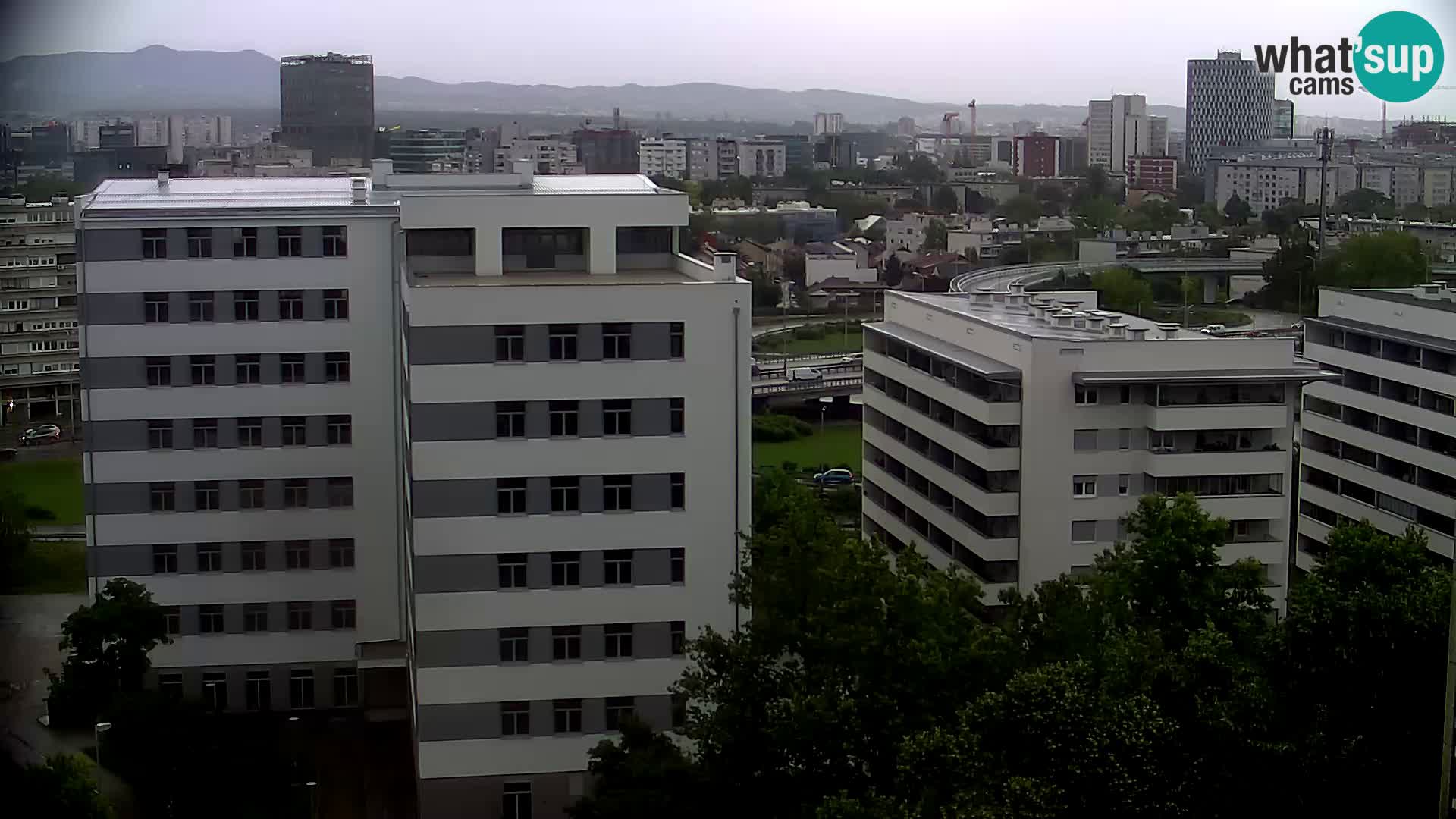 Rotonda en vivo que cruza Slavonska y Marin Držić Avenue en Zagreb webcam