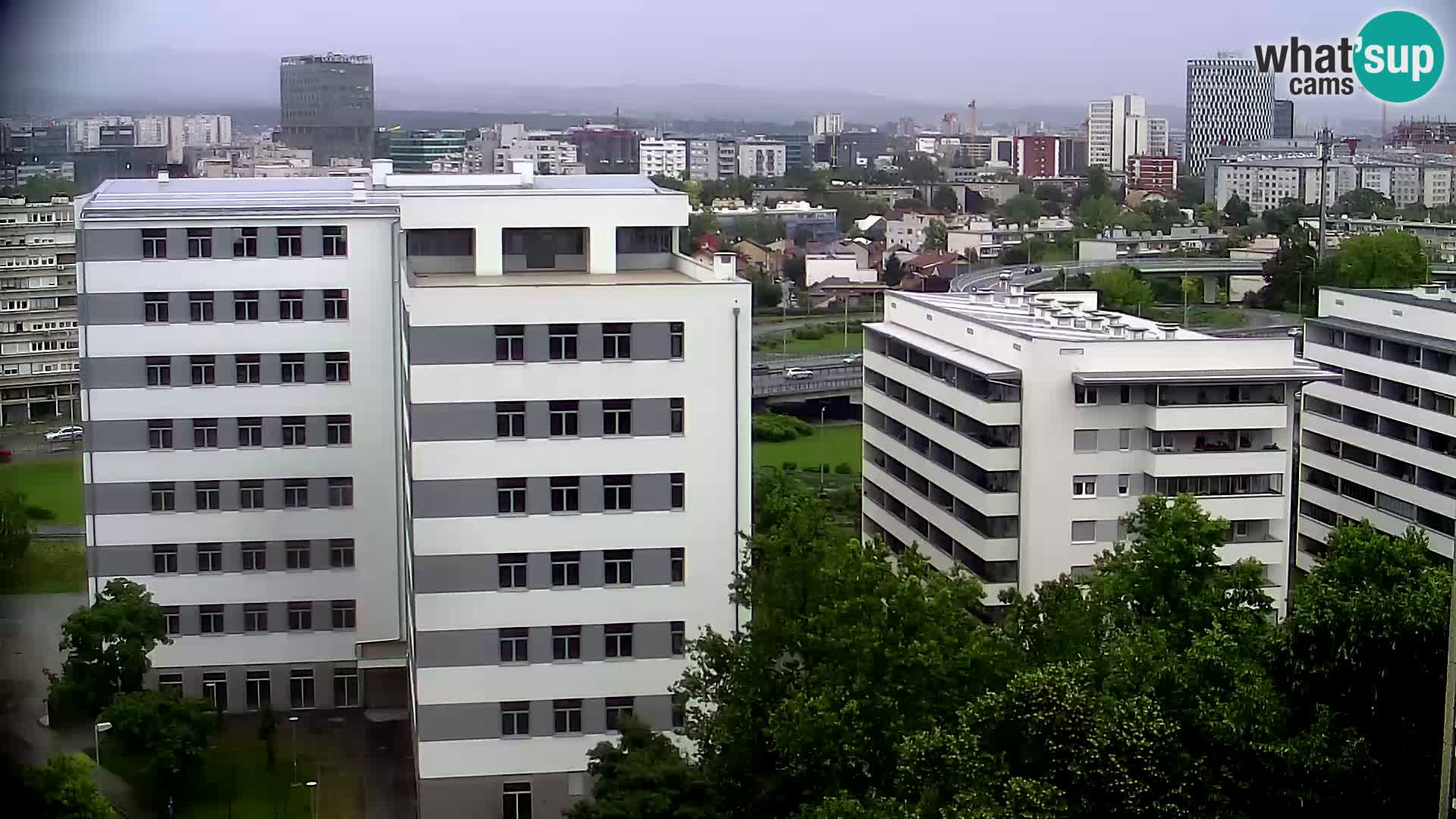 Rotonda en vivo que cruza Slavonska y Marin Držić Avenue en Zagreb webcam