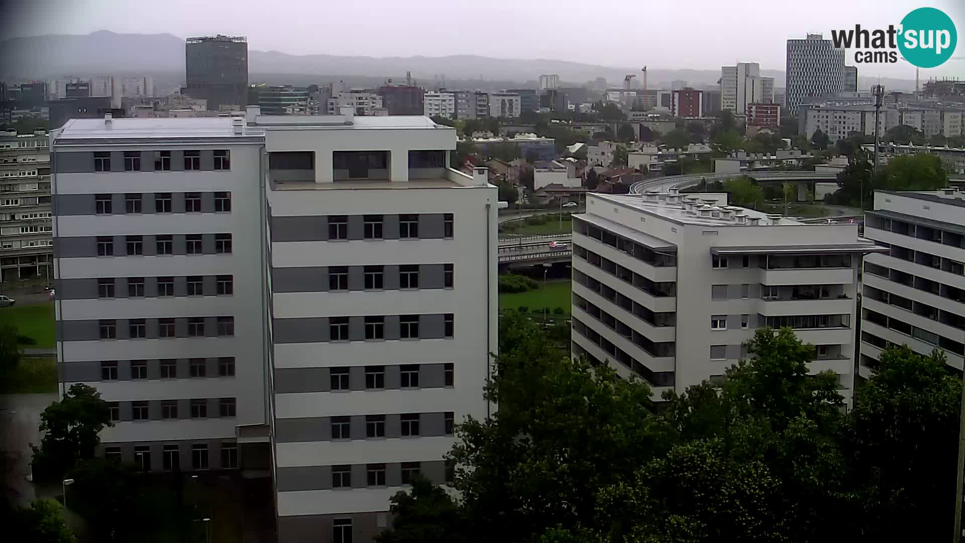 Rotonda en vivo que cruza Slavonska y Marin Držić Avenue en Zagreb webcam