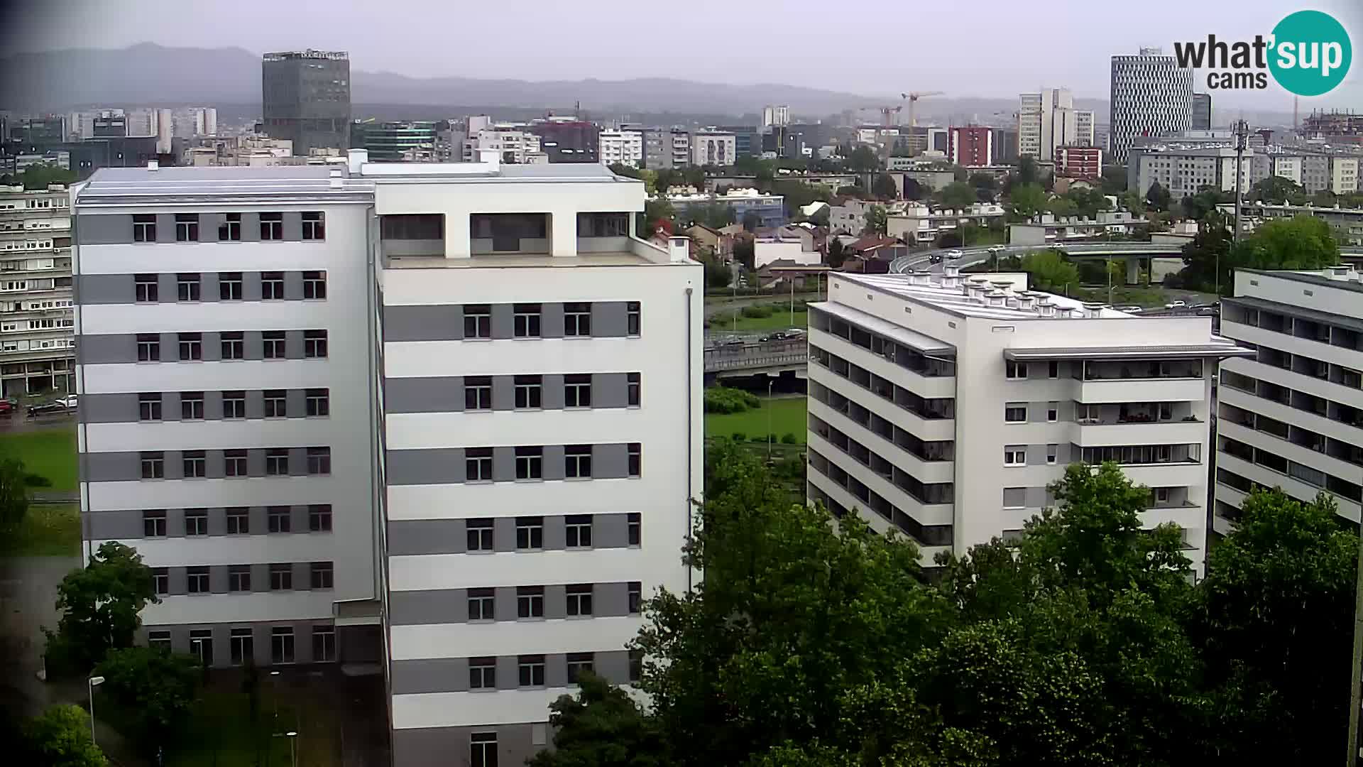 Rond-point en direct traversant les avenues Slavonska et Marin Držić à Zagreb webcam