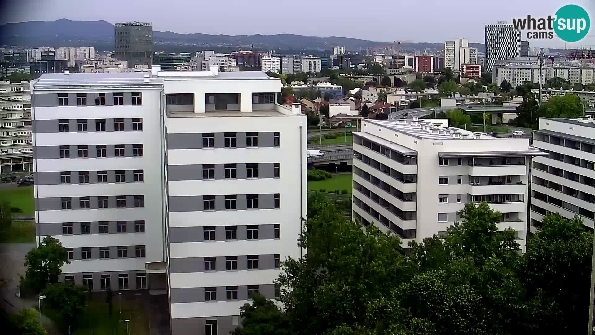 Rotonda en vivo que cruza Slavonska y Marin Držić Avenue en Zagreb webcam