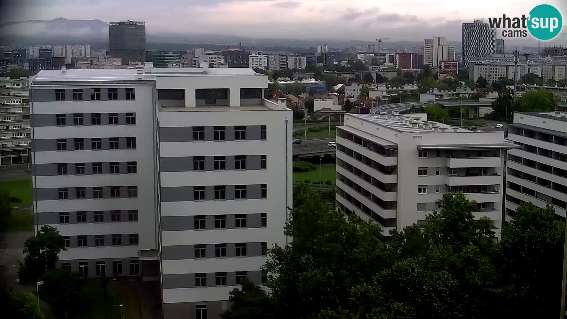 Rotonda en vivo que cruza Slavonska y Marin Držić Avenue en Zagreb webcam