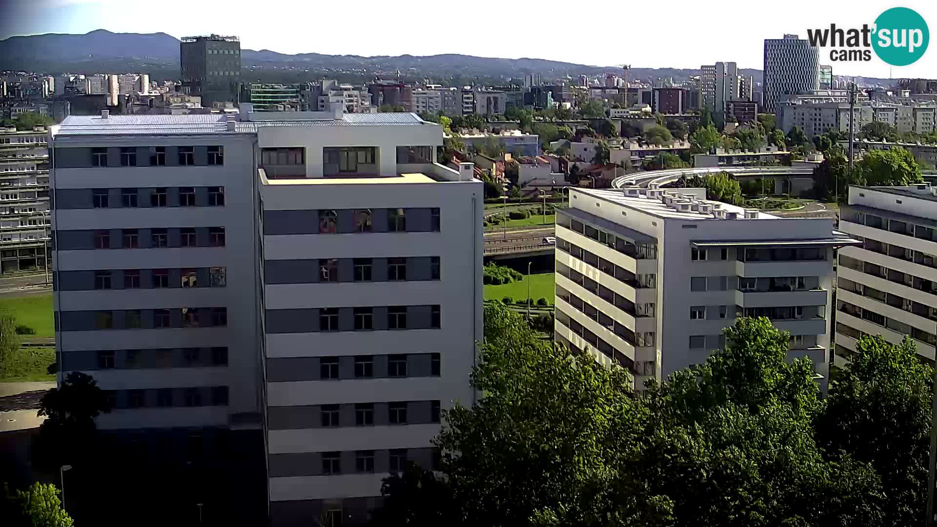 Rotonda en vivo que cruza Slavonska y Marin Držić Avenue en Zagreb webcam
