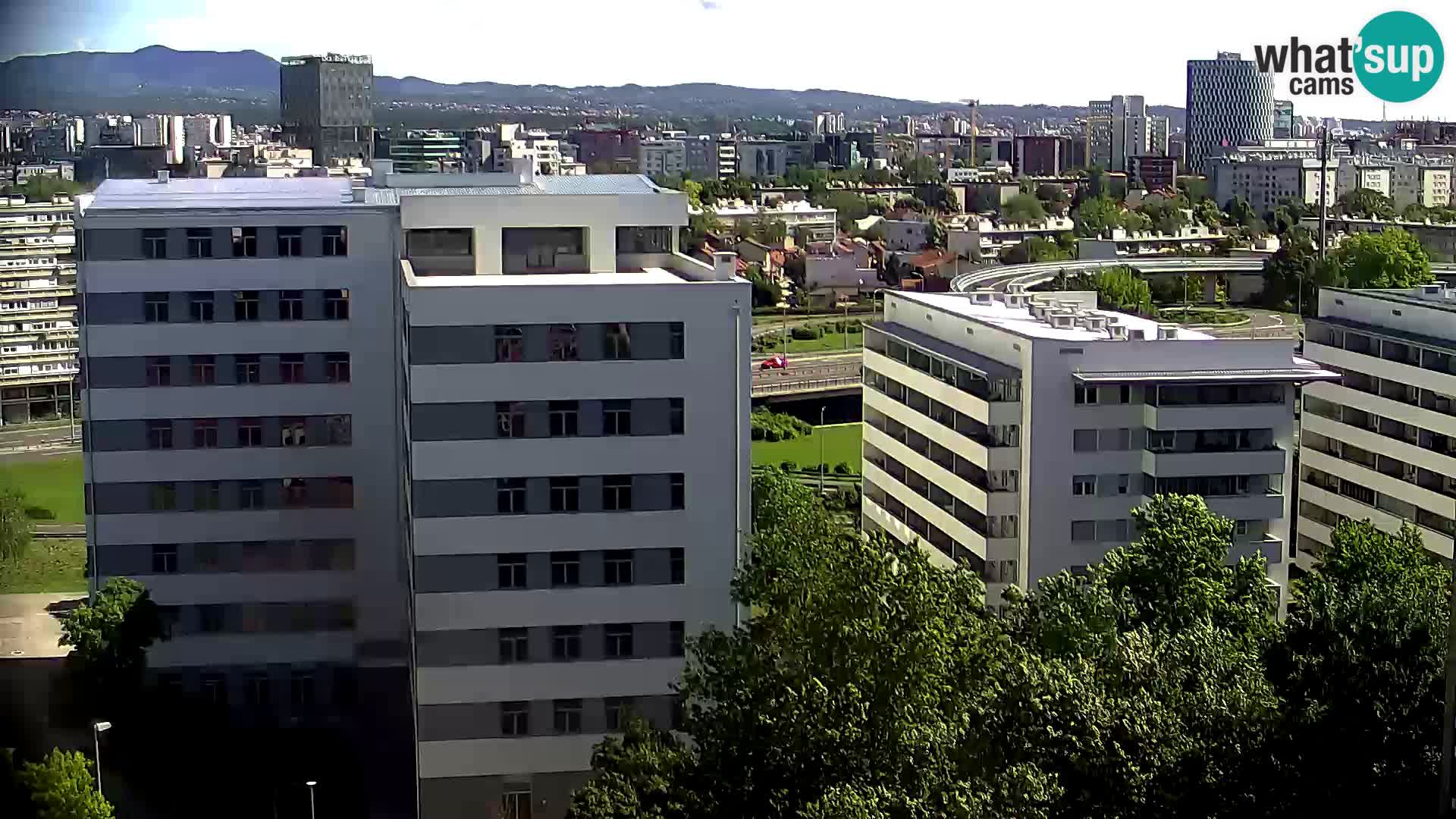 Rotonda en vivo que cruza Slavonska y Marin Držić Avenue en Zagreb webcam