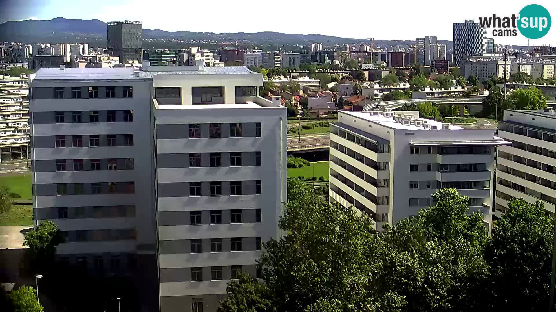 Rotonda en vivo que cruza Slavonska y Marin Držić Avenue en Zagreb webcam