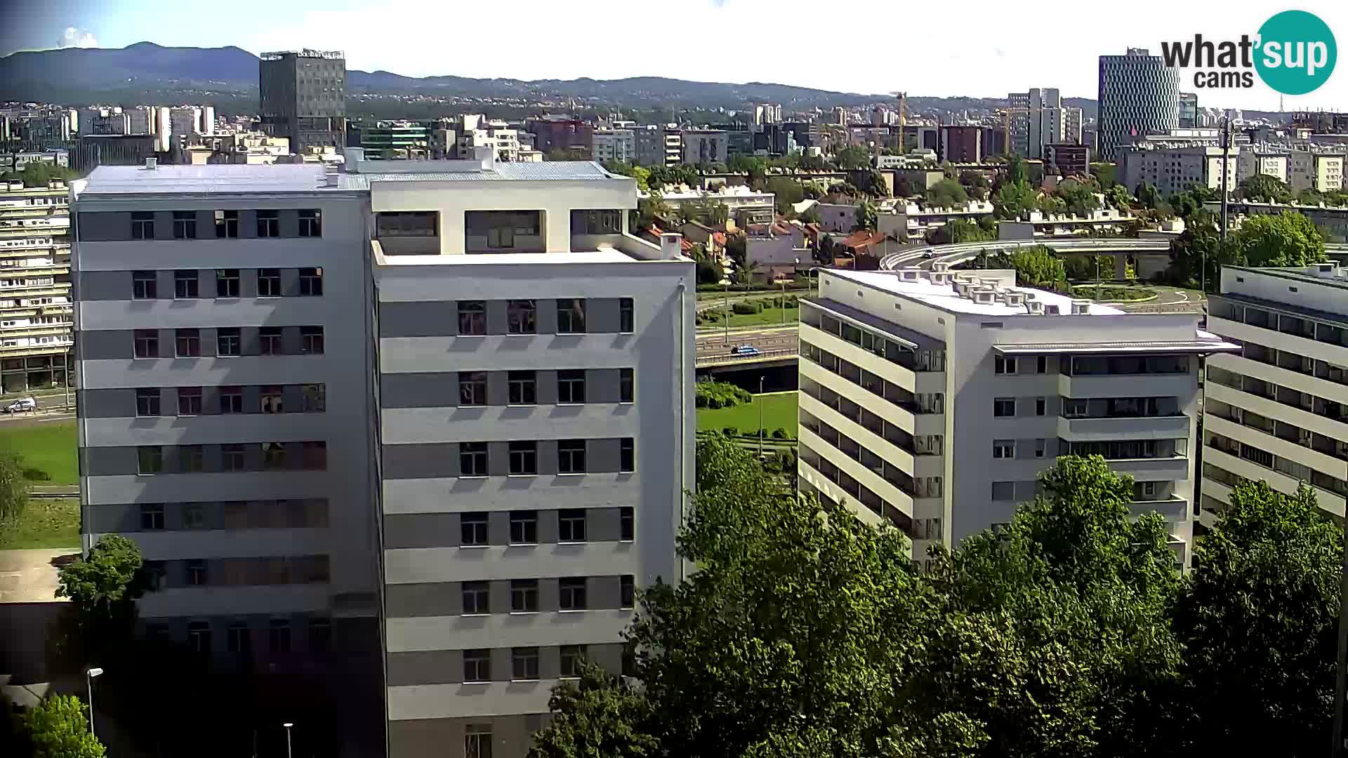 Rotonda en vivo que cruza Slavonska y Marin Držić Avenue en Zagreb webcam