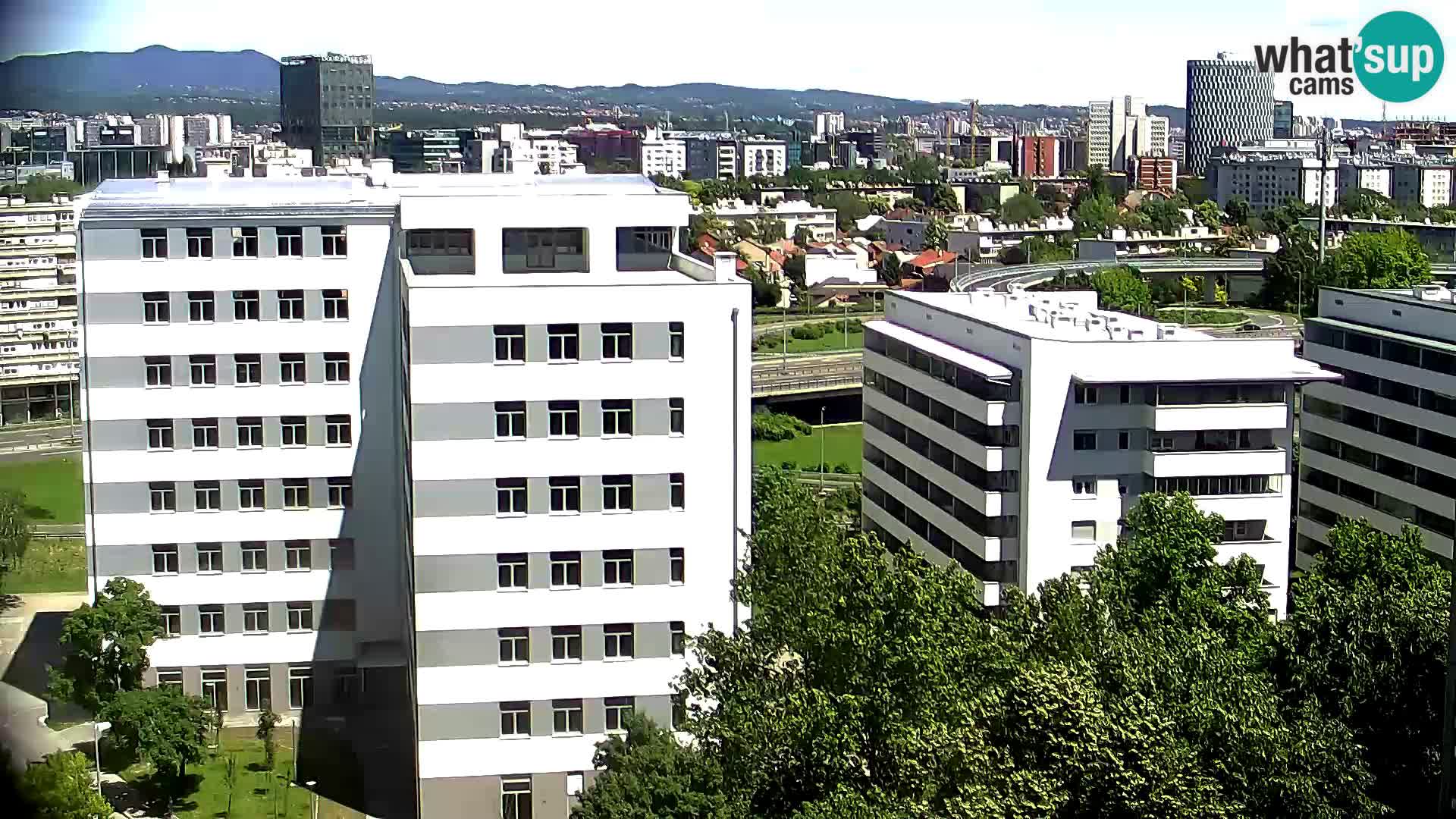 Rotonda en vivo que cruza Slavonska y Marin Držić Avenue en Zagreb webcam