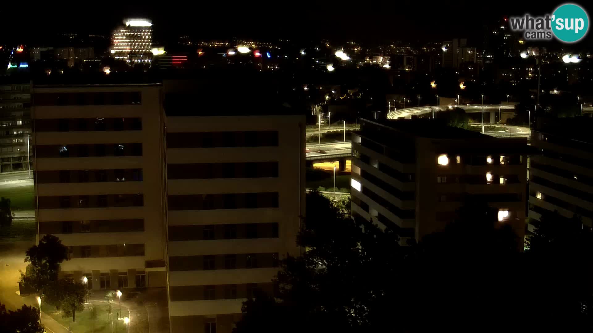 Rotonda en vivo que cruza Slavonska y Marin Držić Avenue en Zagreb webcam