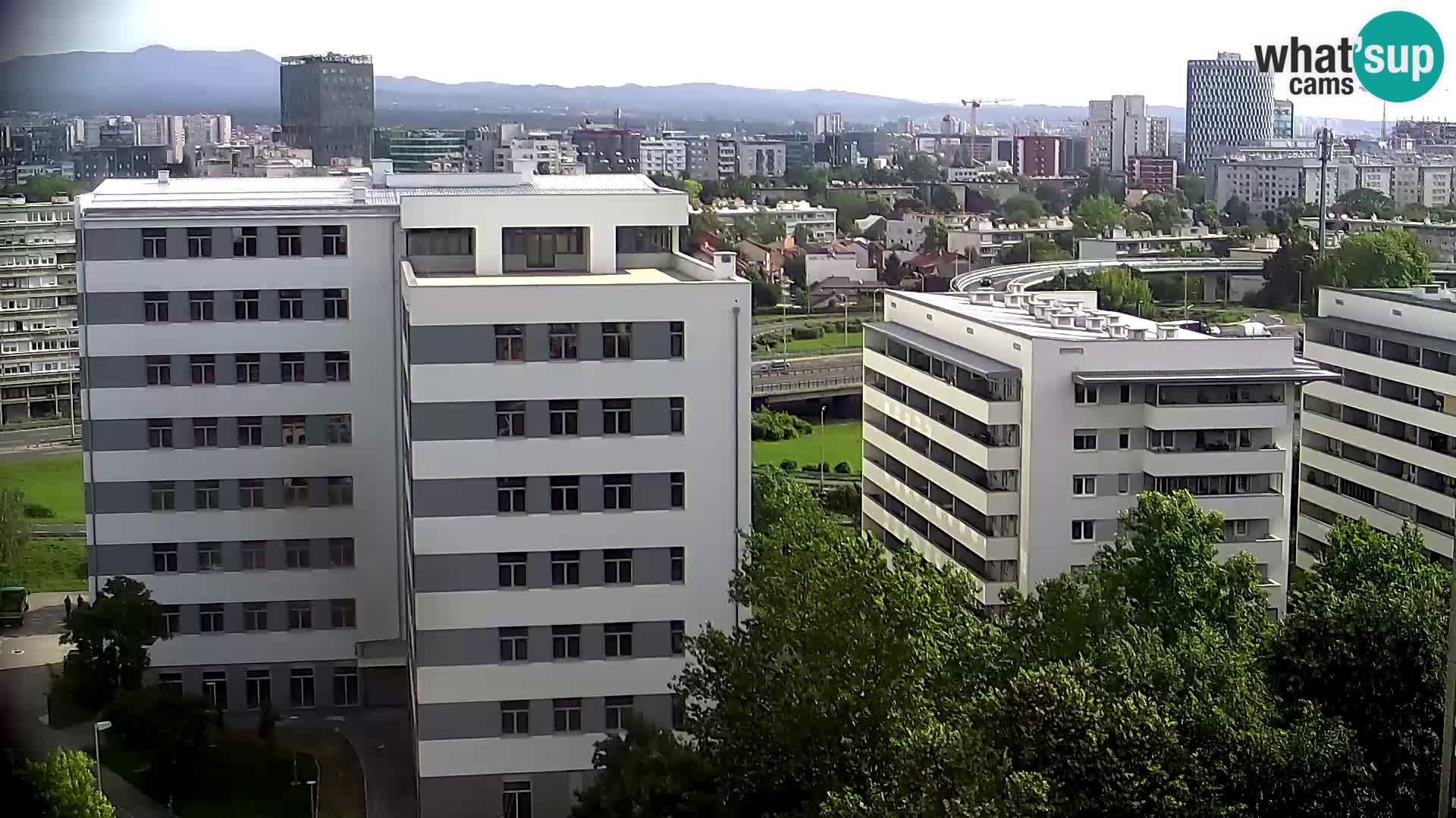 Rotonda en vivo que cruza Slavonska y Marin Držić Avenue en Zagreb webcam
