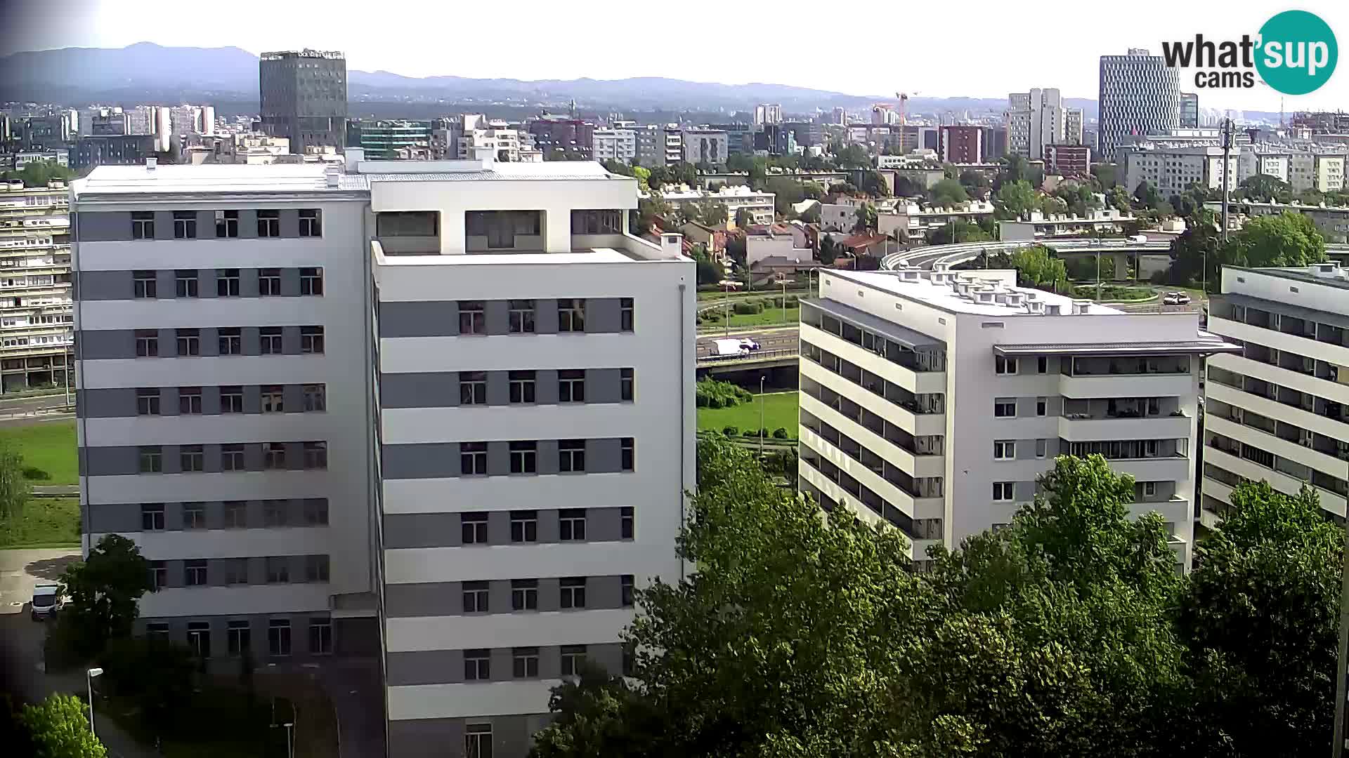 Rotonda en vivo que cruza Slavonska y Marin Držić Avenue en Zagreb webcam