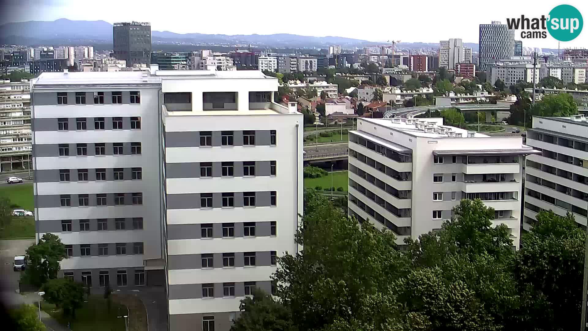 Rotonda en vivo que cruza Slavonska y Marin Držić Avenue en Zagreb webcam