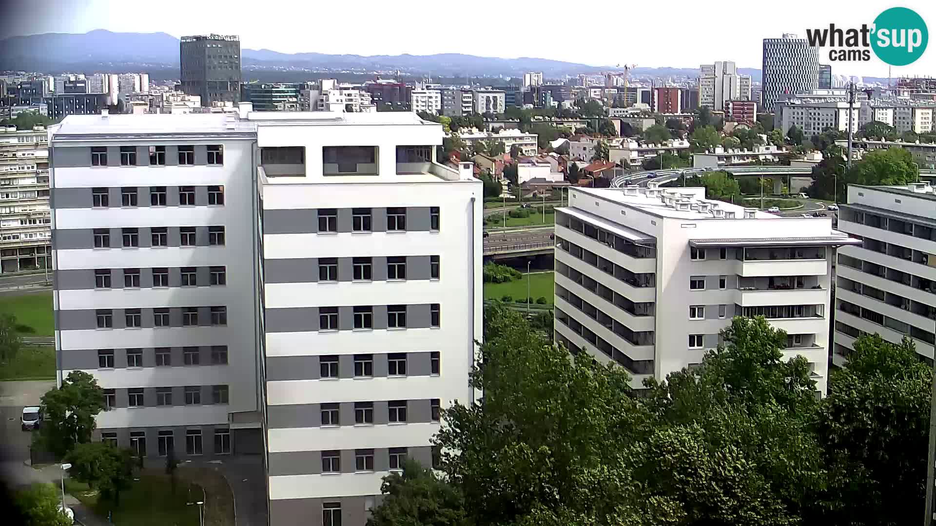 Rotonda en vivo que cruza Slavonska y Marin Držić Avenue en Zagreb webcam