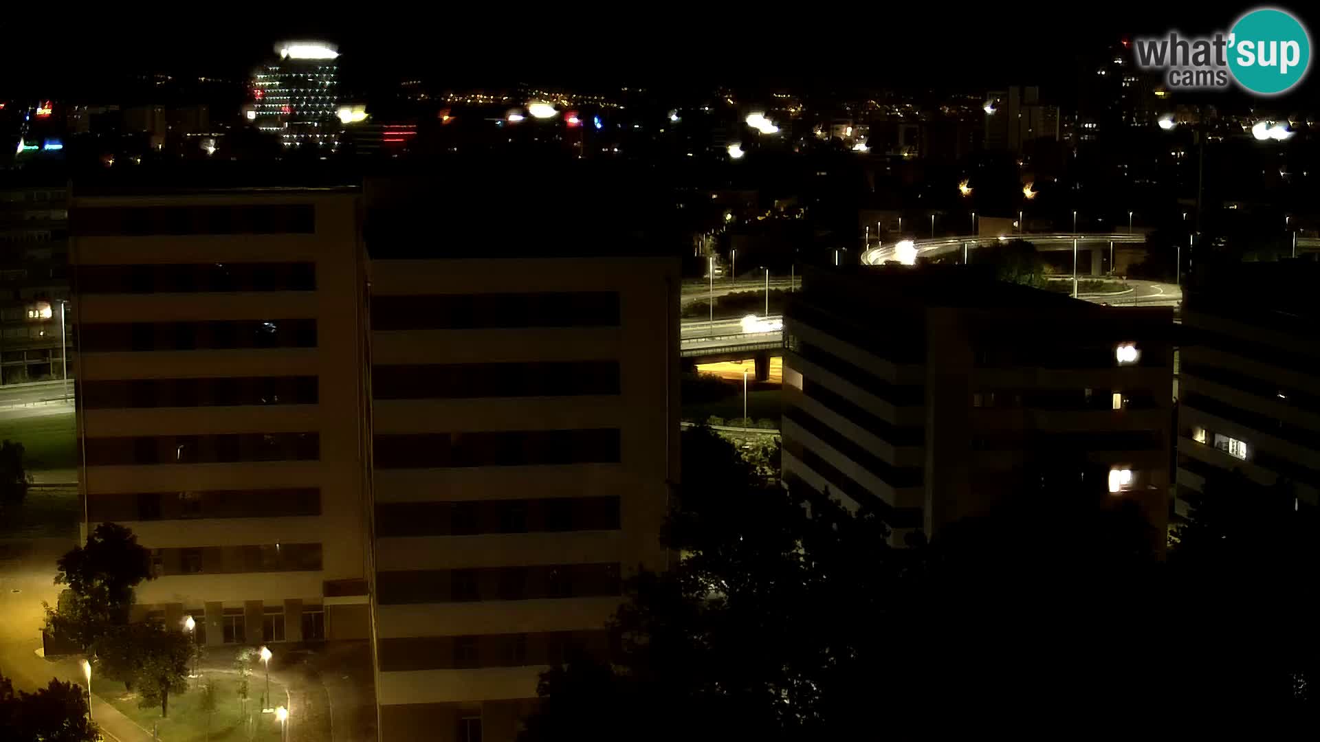 Rotonda en vivo que cruza Slavonska y Marin Držić Avenue en Zagreb webcam