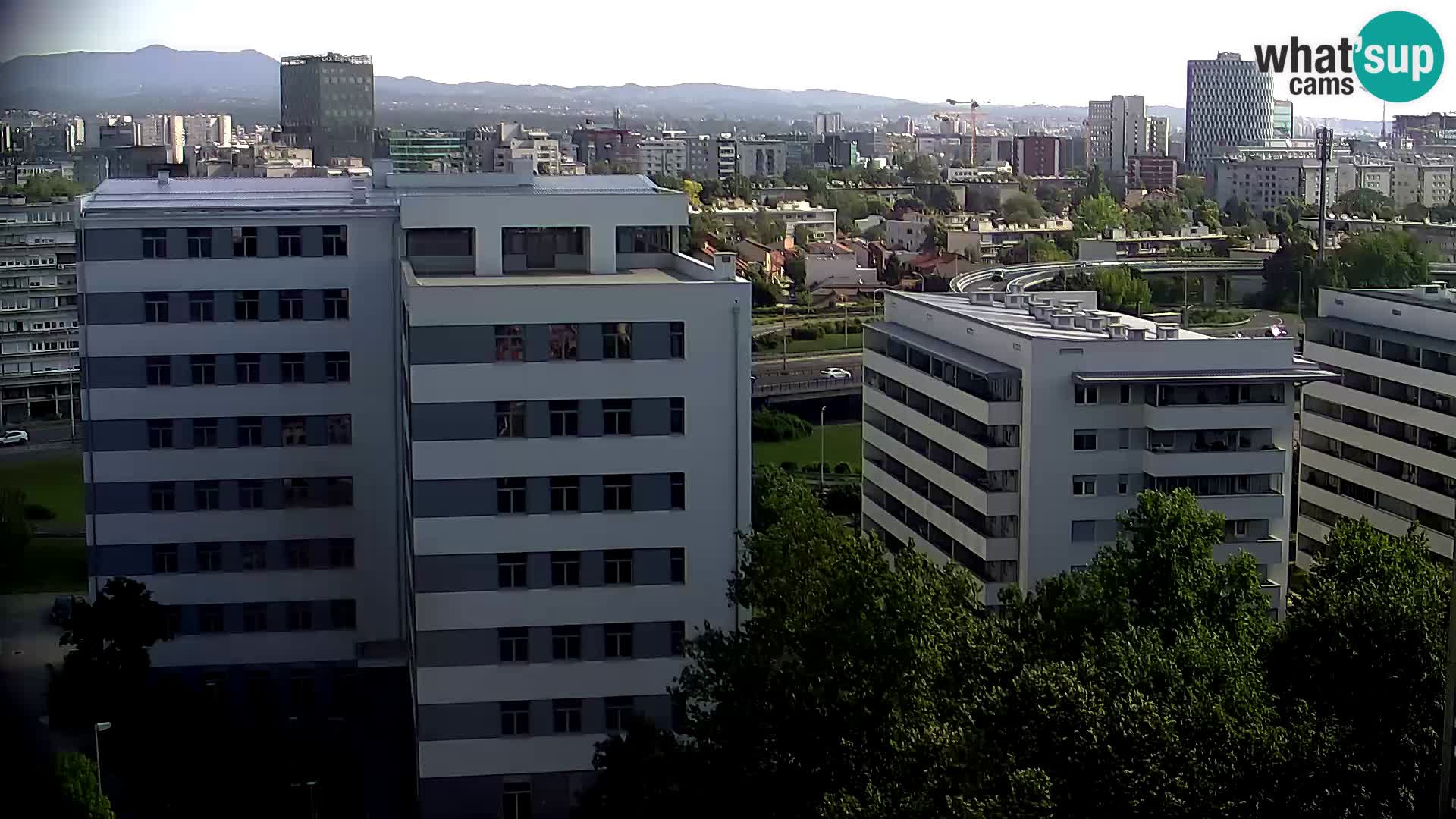 Rotonda en vivo que cruza Slavonska y Marin Držić Avenue en Zagreb webcam