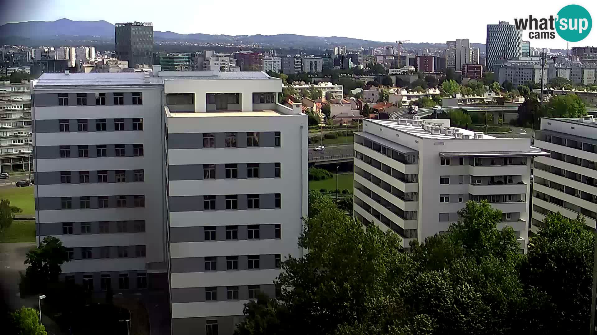 Rotonda en vivo que cruza Slavonska y Marin Držić Avenue en Zagreb webcam