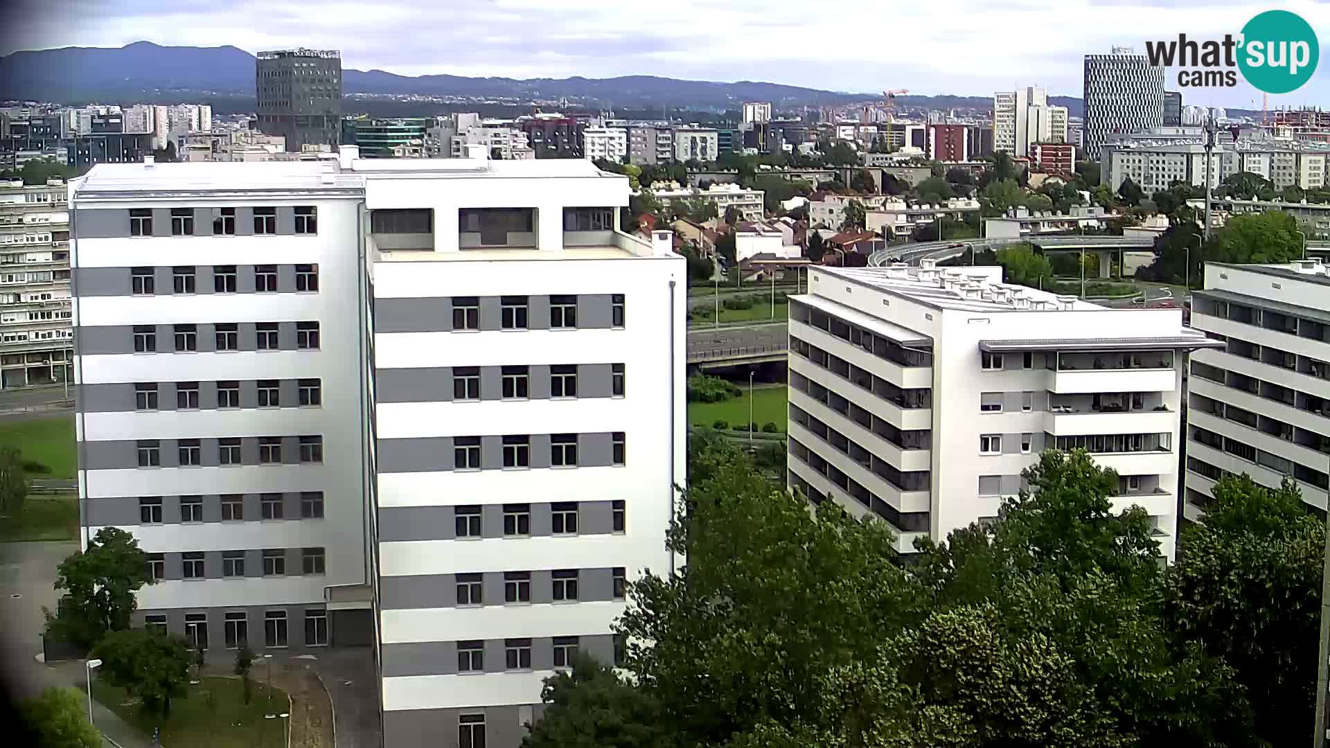 Rotonda en vivo que cruza Slavonska y Marin Držić Avenue en Zagreb webcam
