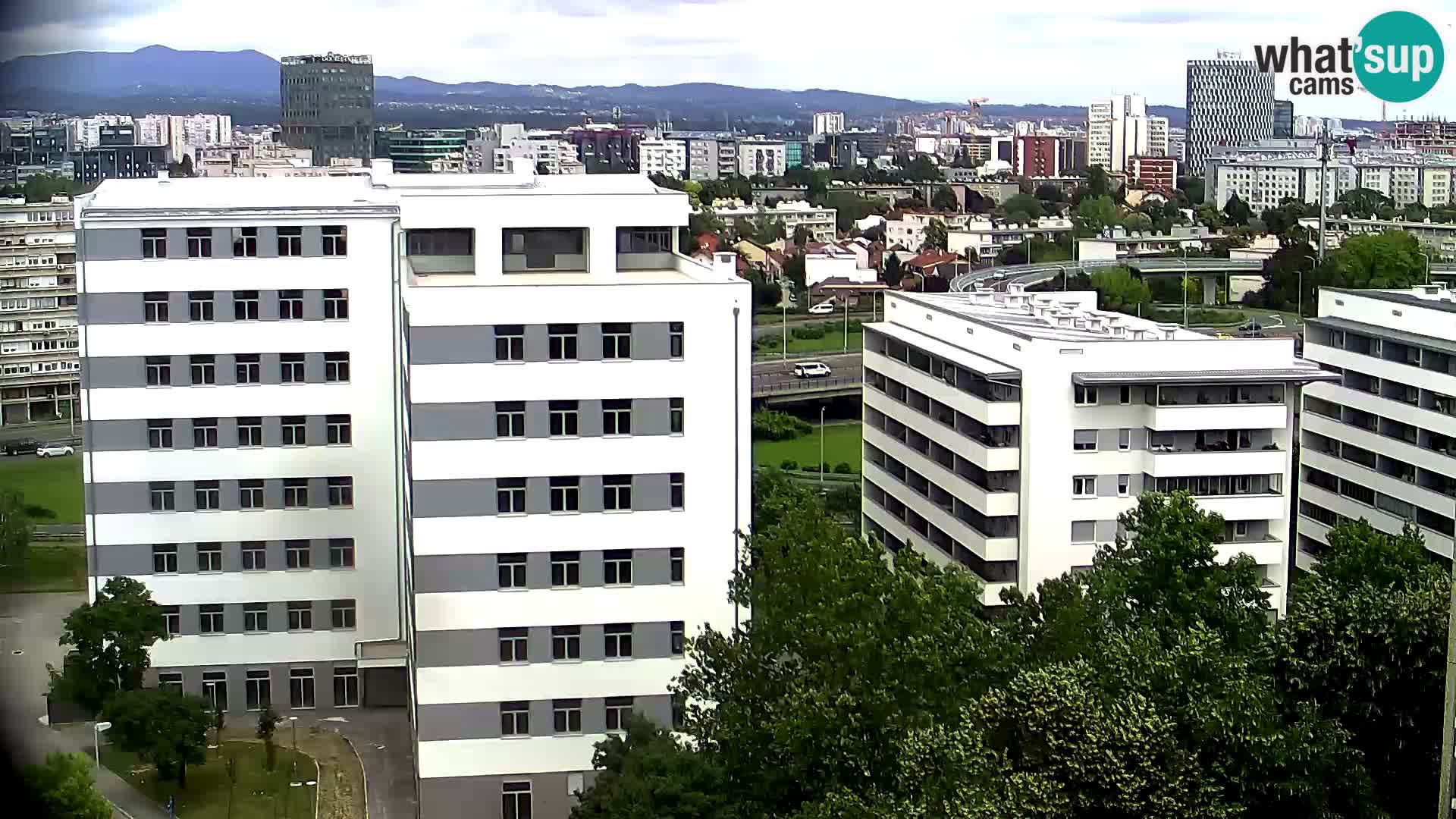 Rotonda en vivo que cruza Slavonska y Marin Držić Avenue en Zagreb webcam