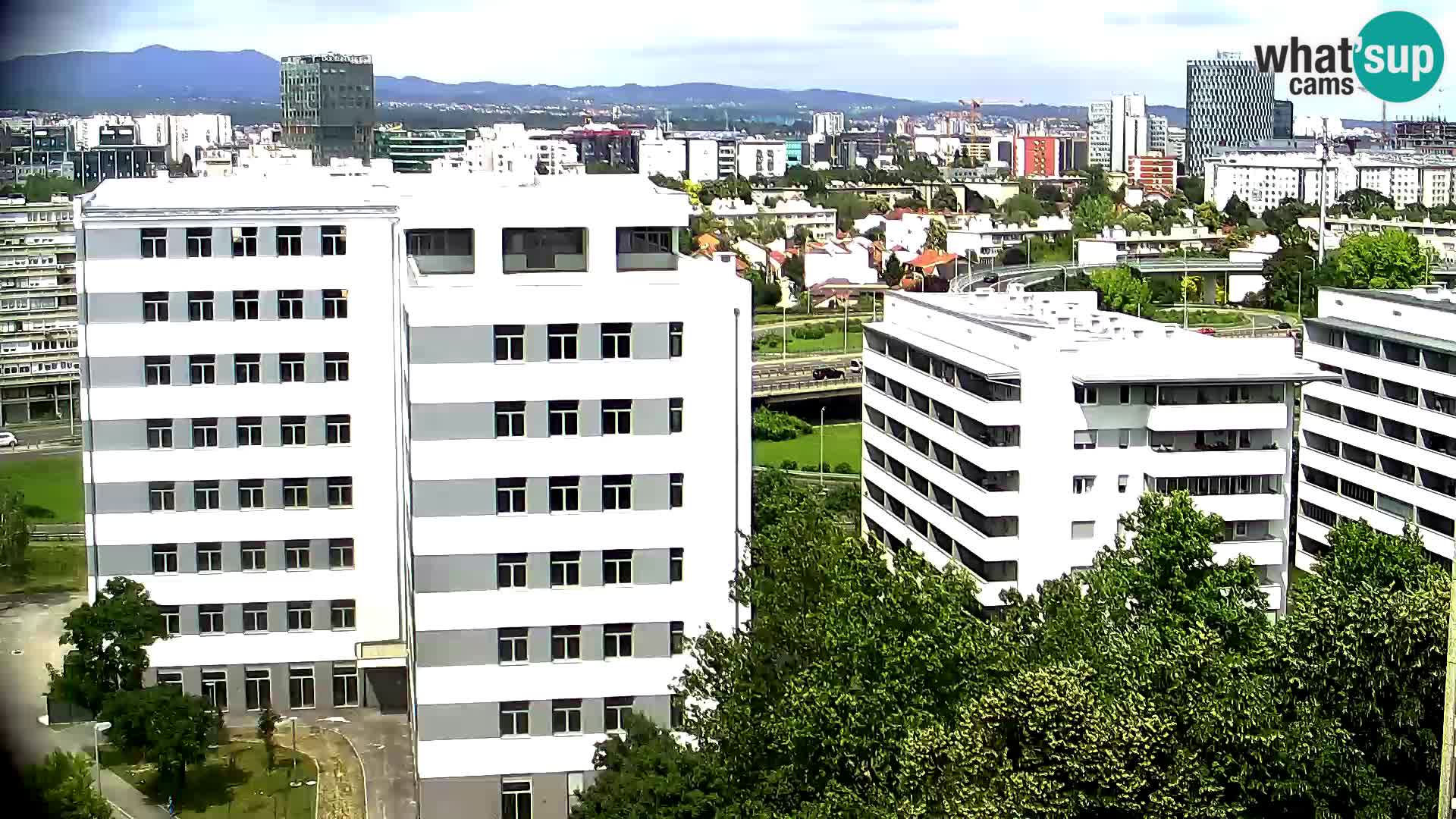 Rotonda en vivo que cruza Slavonska y Marin Držić Avenue en Zagreb webcam