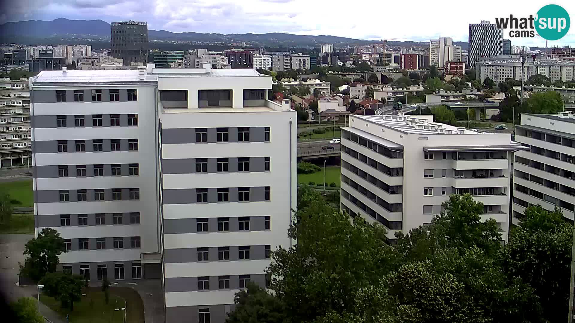Rotonda en vivo que cruza Slavonska y Marin Držić Avenue en Zagreb webcam