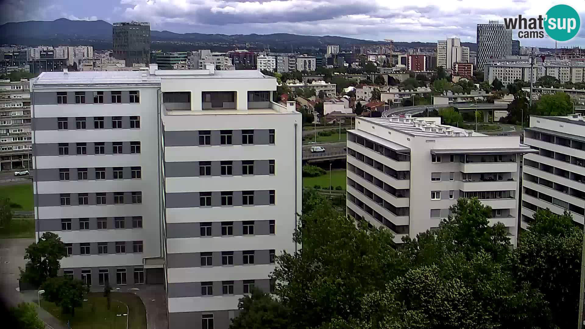 Rotonda en vivo que cruza Slavonska y Marin Držić Avenue en Zagreb webcam