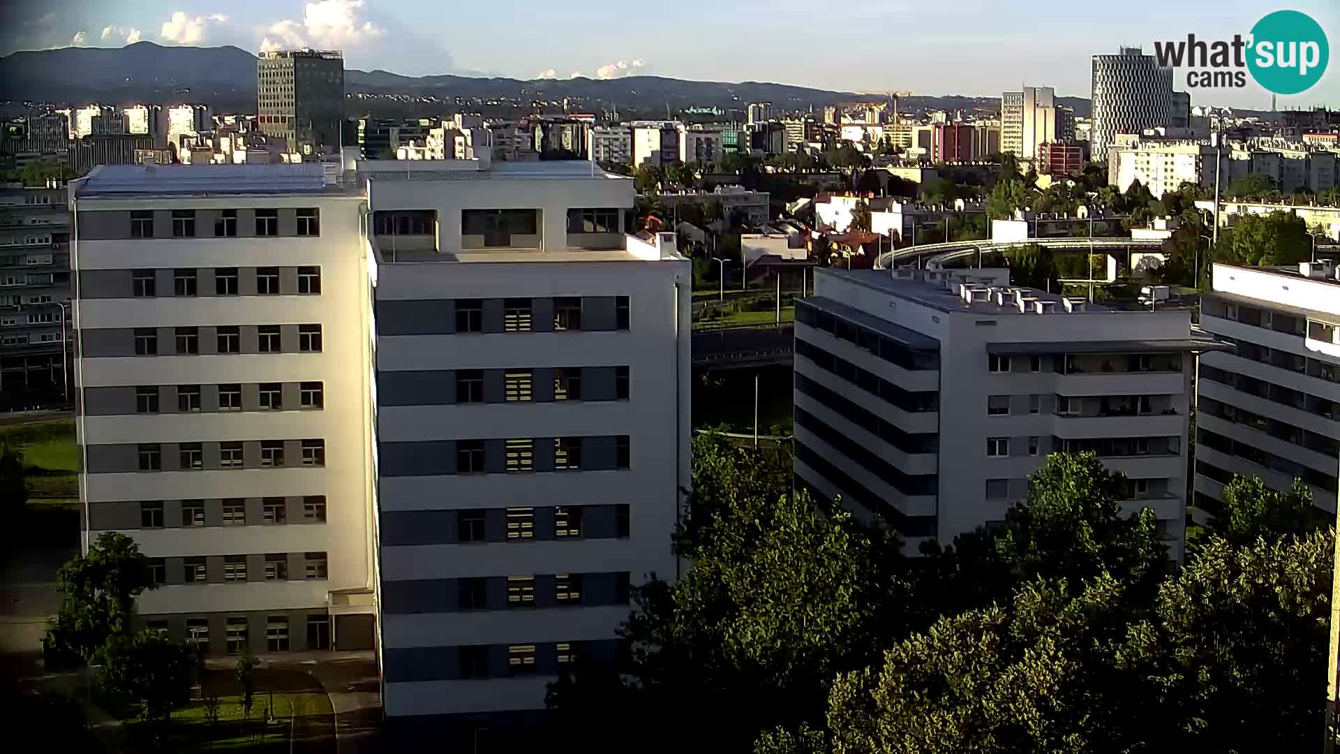 Rotonda en vivo que cruza Slavonska y Marin Držić Avenue en Zagreb webcam